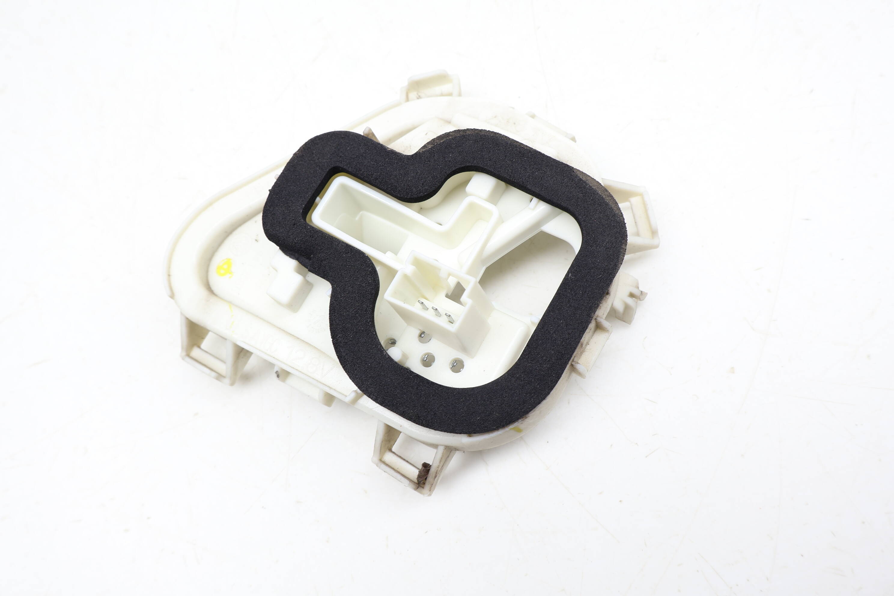 Outer Tail Light Bulb Holder / Socket 5GM945258B