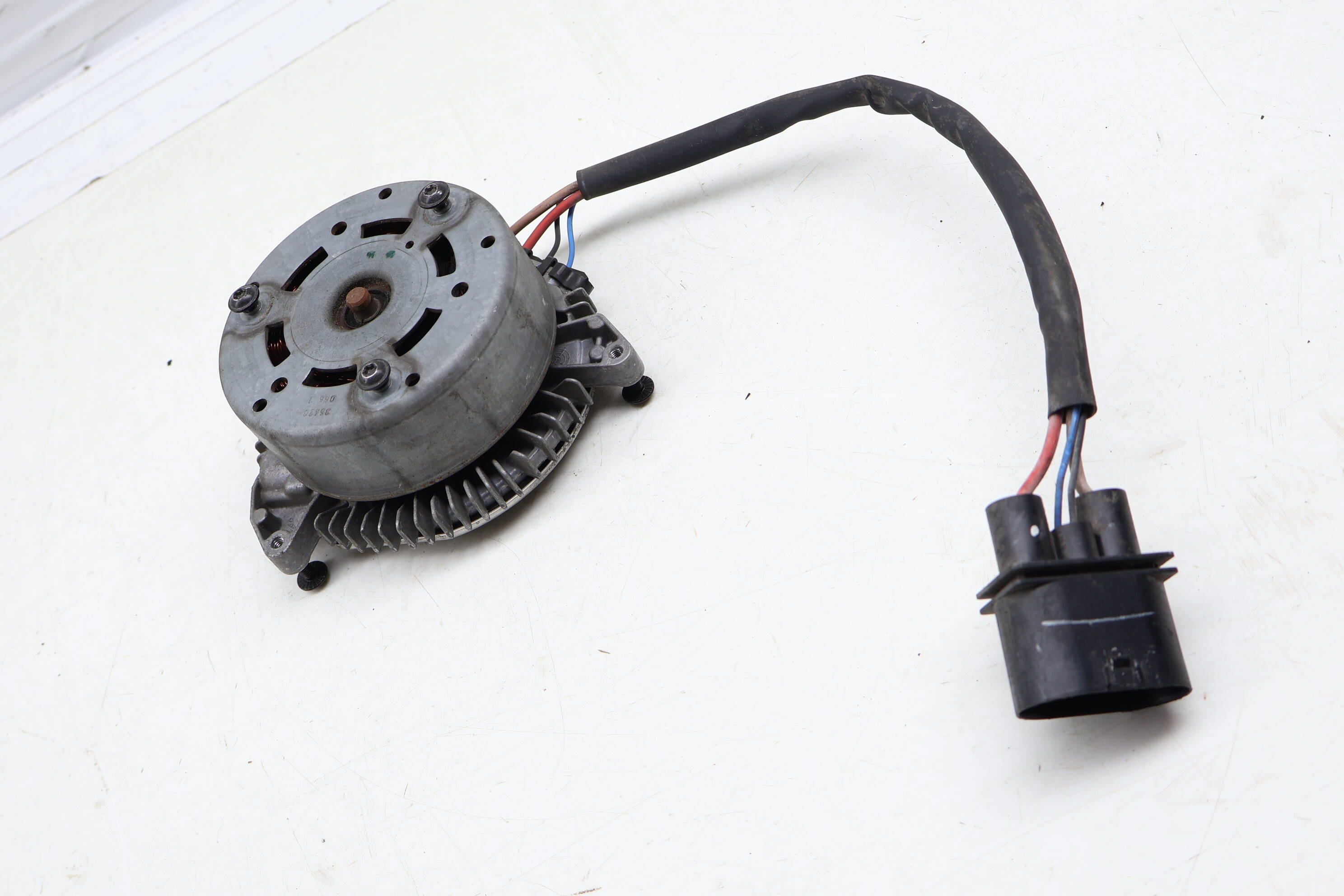 Electric&#x20;Cooling&#x20;Fan&#x20;Motor&#x20;&#x28;400W&#x29;&#x20;80A959455F