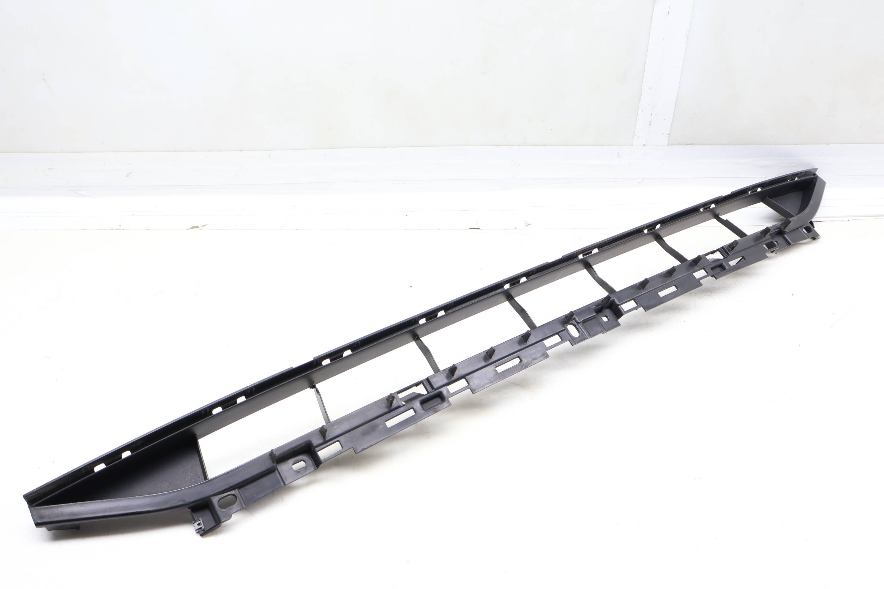 Lower Bumper Grille Mount Bracket (Center) 8W6807683