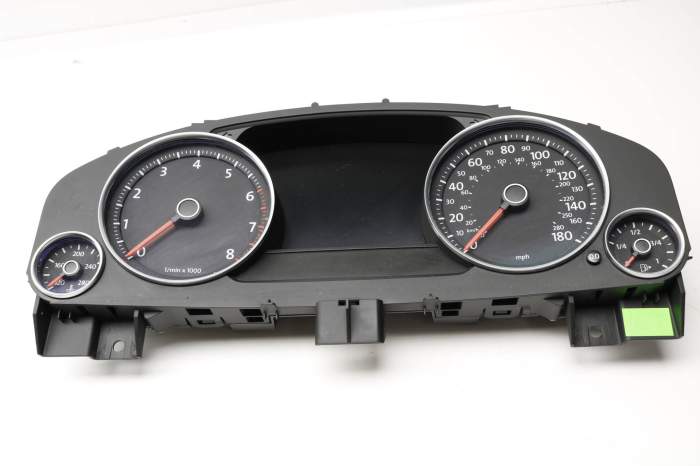 Instrument Cluster / Speedometer 7P6920982K main product photo