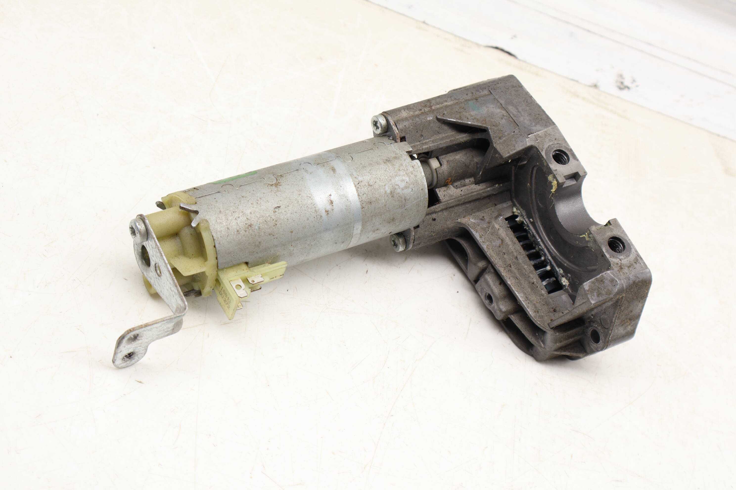 Front Tilt Seat Motor W/ Transmission 7L0959762B