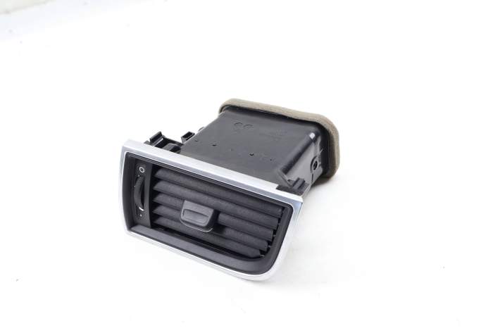 Dash Air Vent 95B819702A main product photo