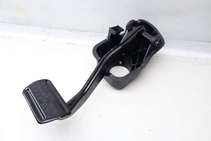 Brake Pedal 2052920415 main product photo