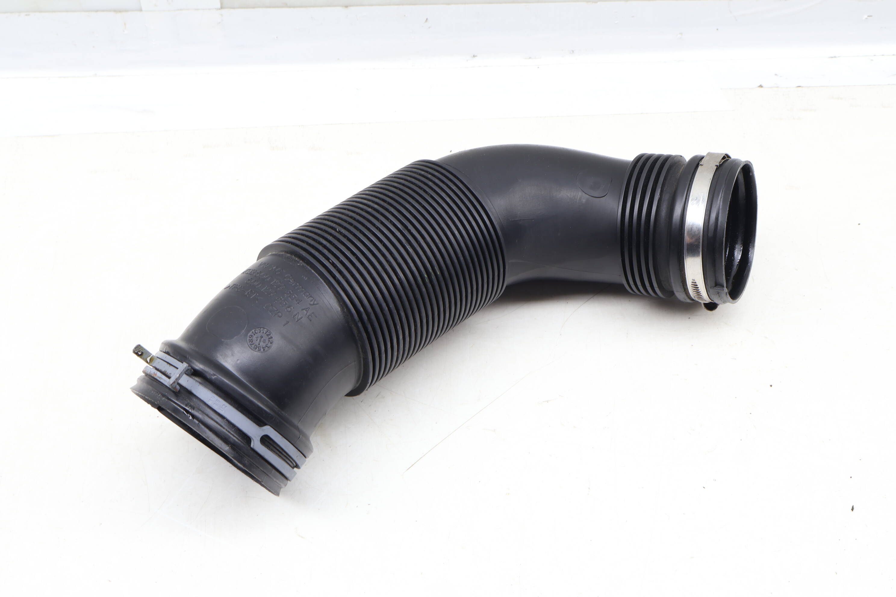 Engine Air Intake Tube / Duct 5Q0129654AE