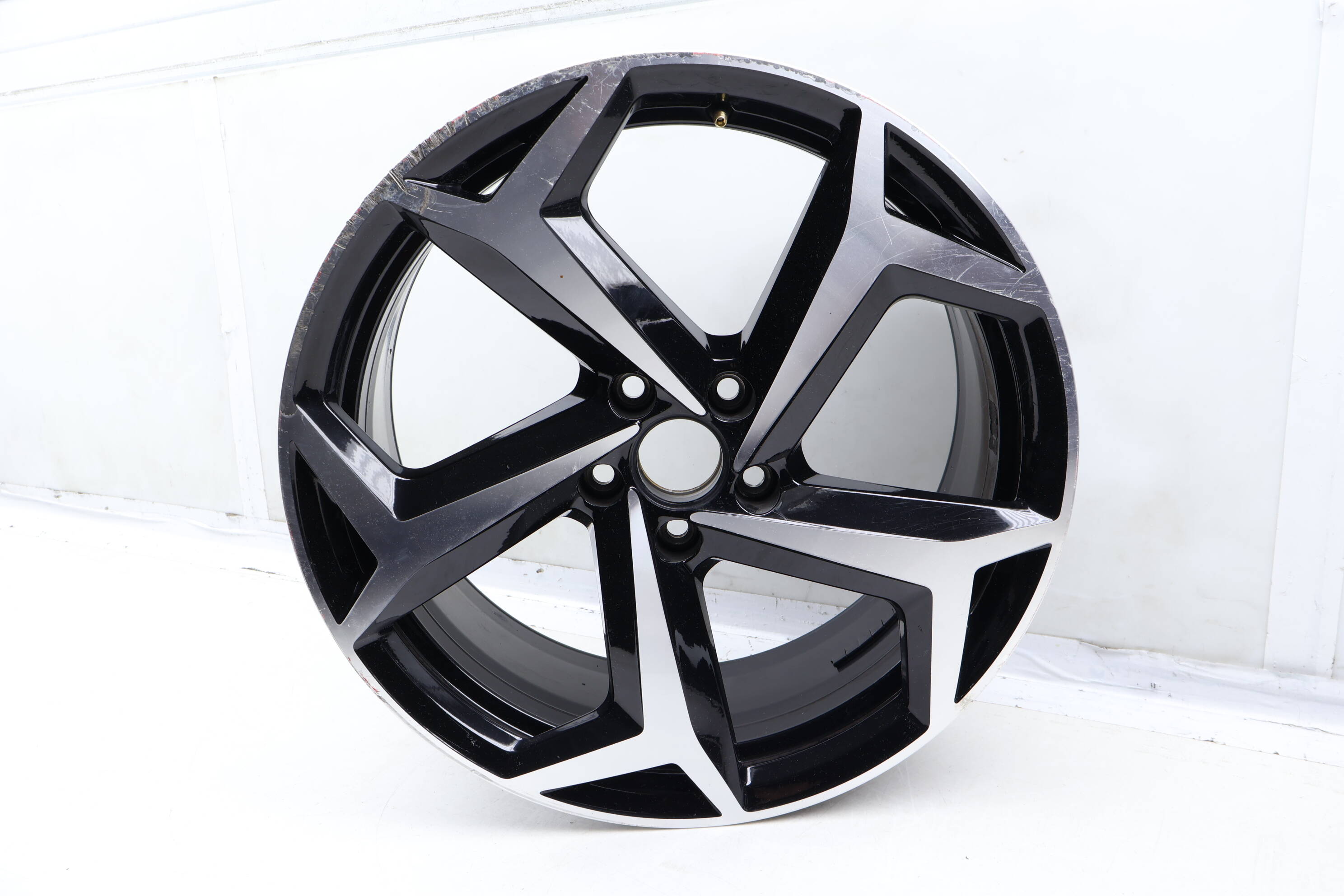 19" Inch Alloy Rim / Wheel 561601025AB