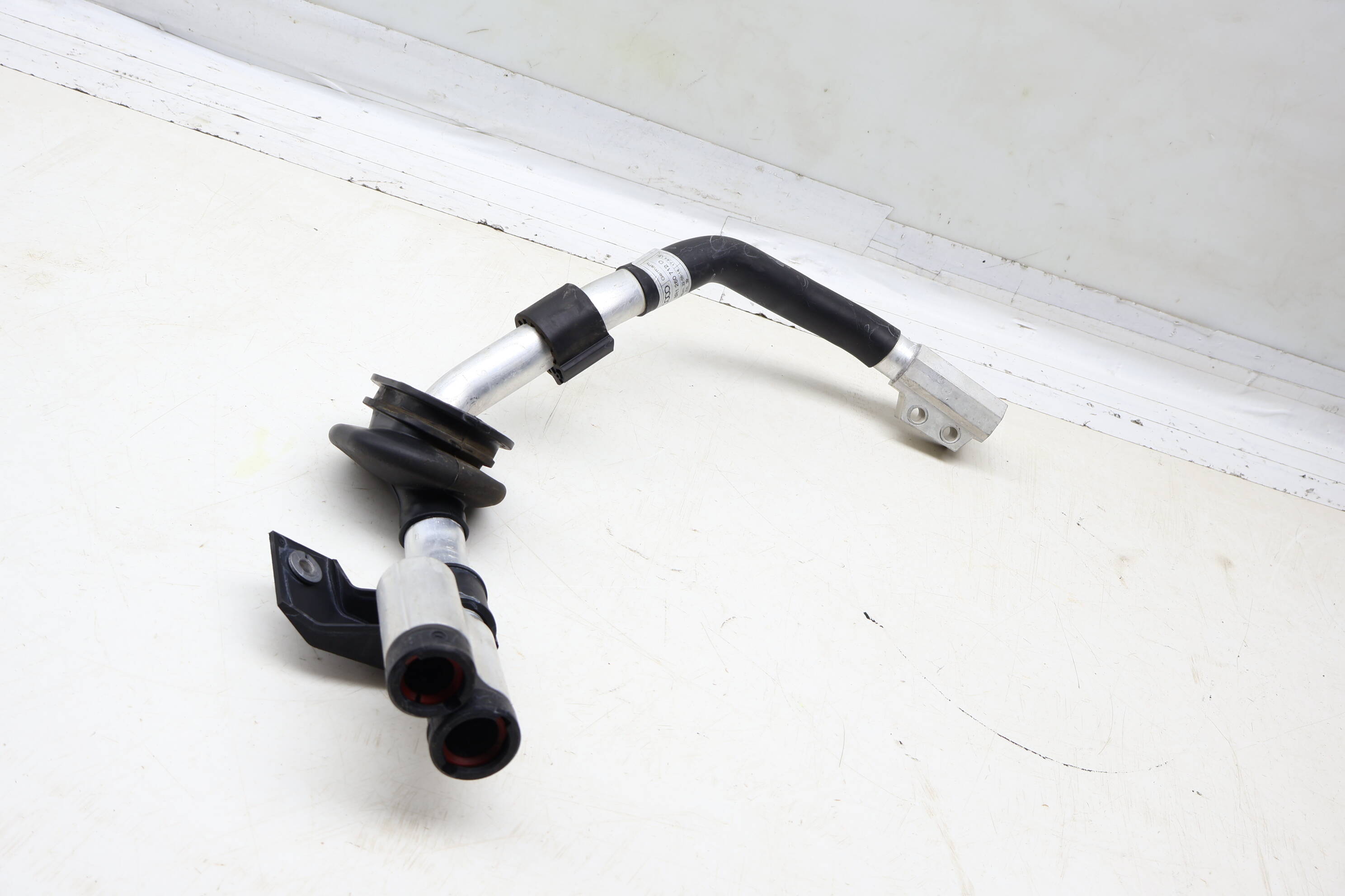 Ac Hose / Line / Pipe 8R1260712D