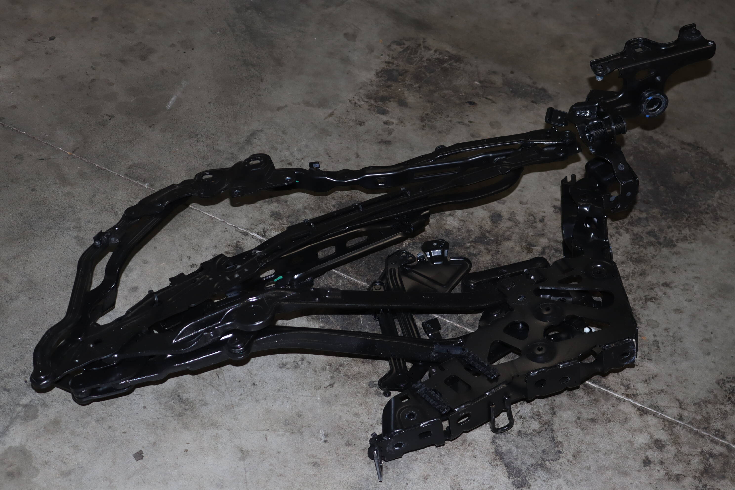 Convertible&#x20;Top&#x20;Hinge&#x20;Assembly&#x20;54377400552