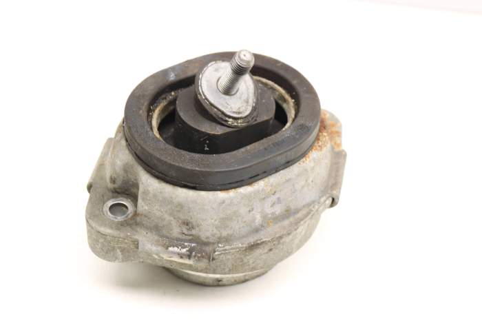 Engine / Motor Mount 22116758428 main product photo