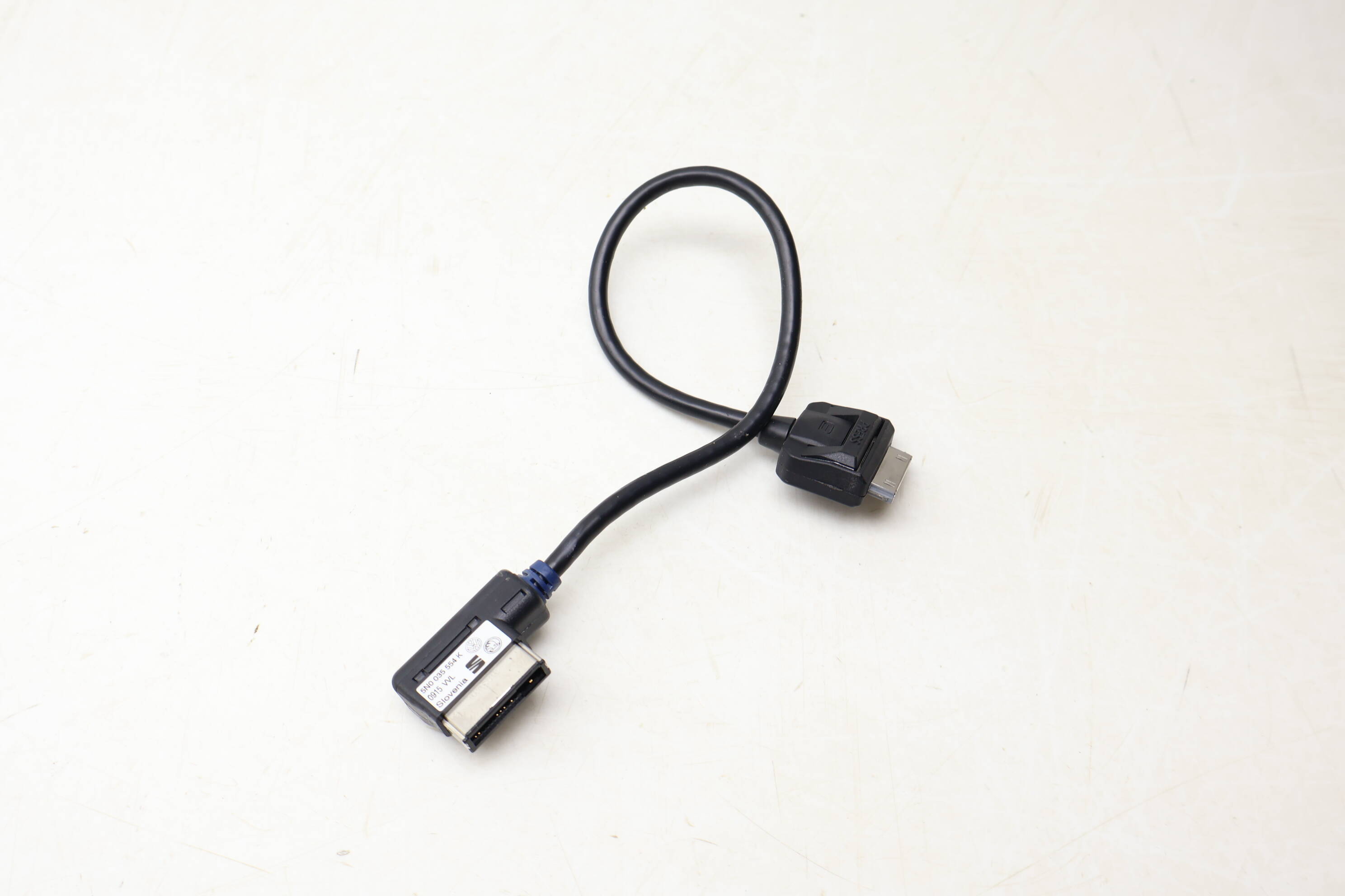 Apple Ipad / Ipod / Iphone Cable Adapter Connector 5N0035554K