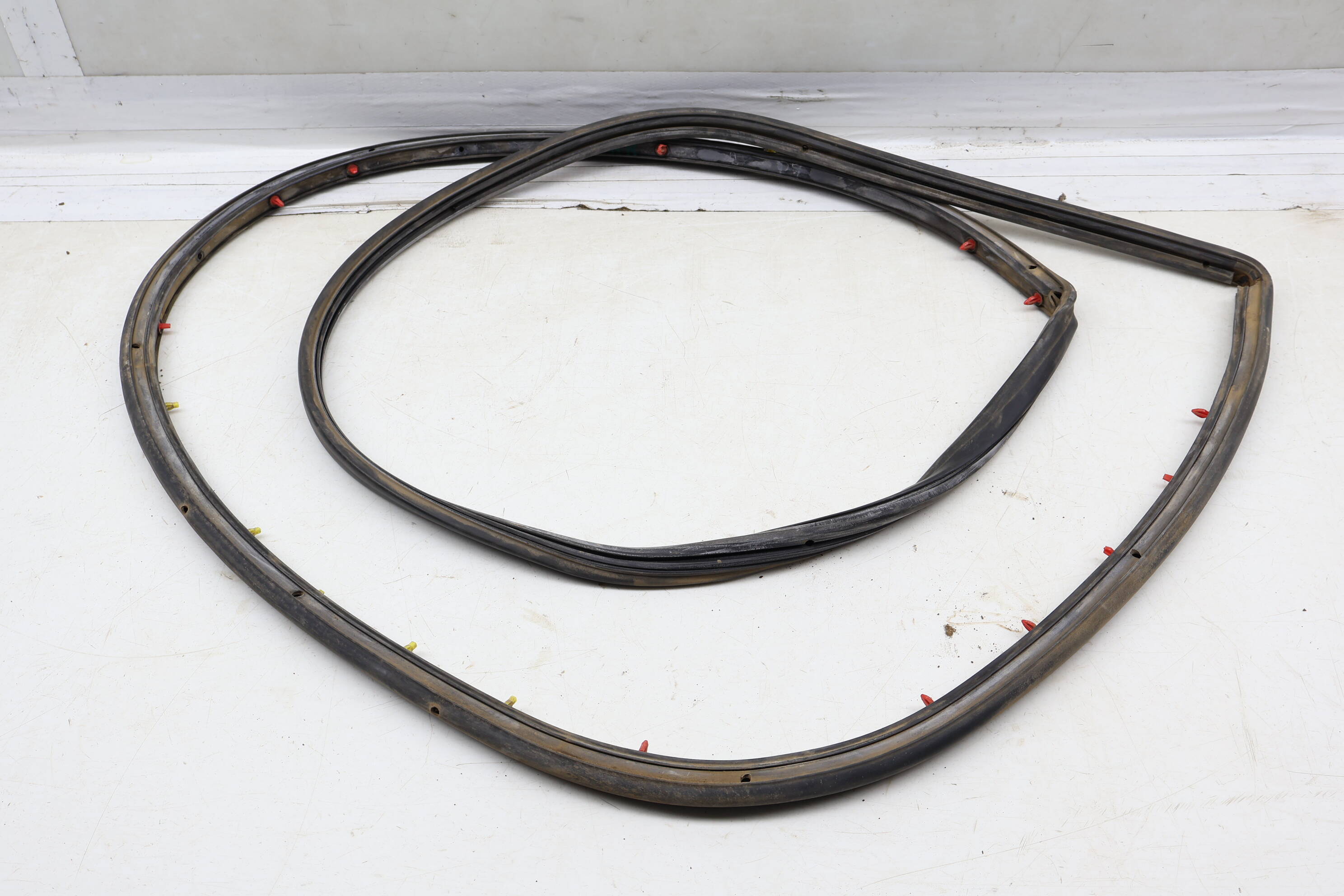 Outer Door Seal / Weather Stripping 4E4839912F