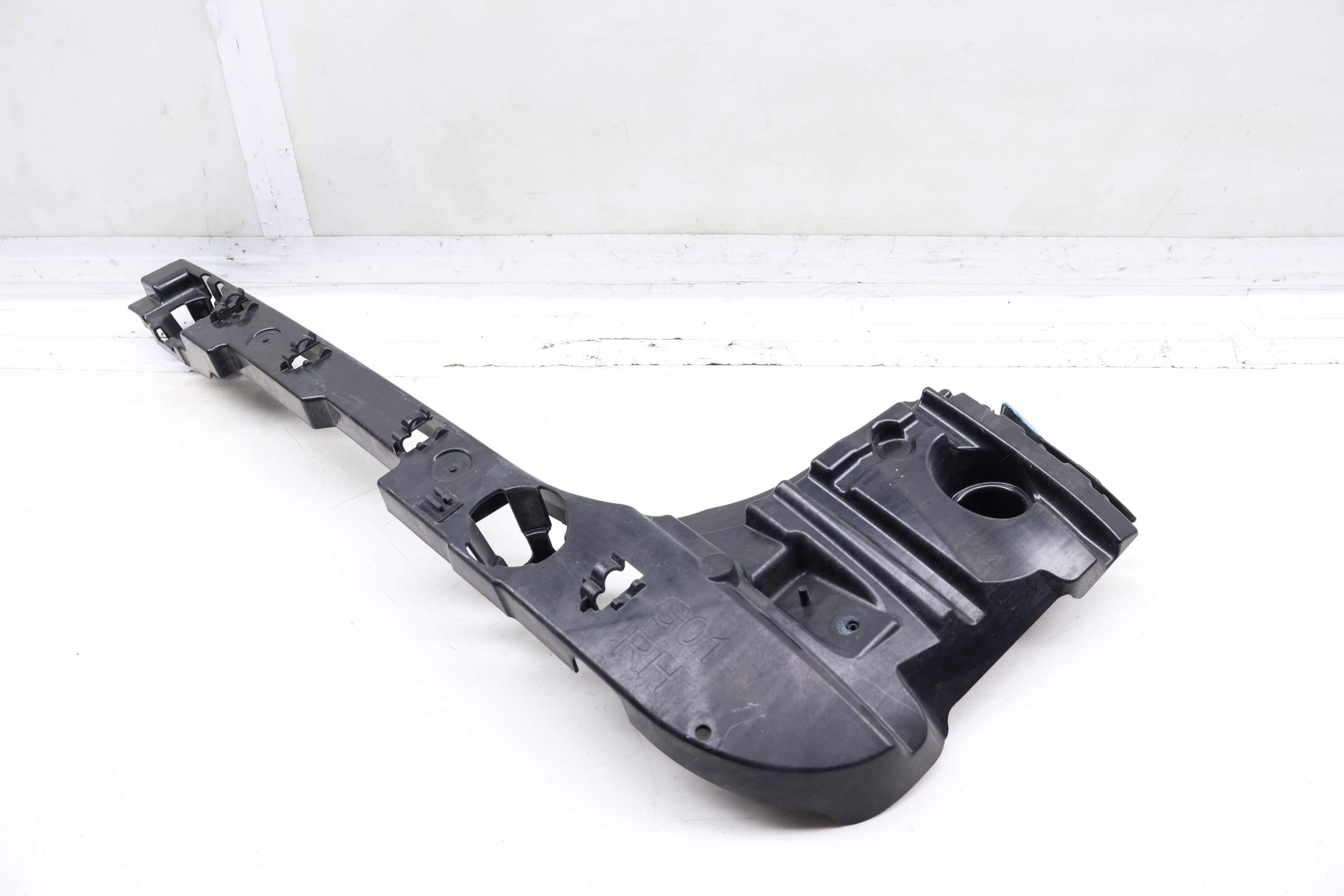 Bumper Guide / Mount Bracket 51127400666
