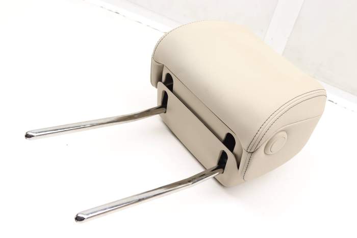 Headrest / Head Rest 80A881901AP main product photo