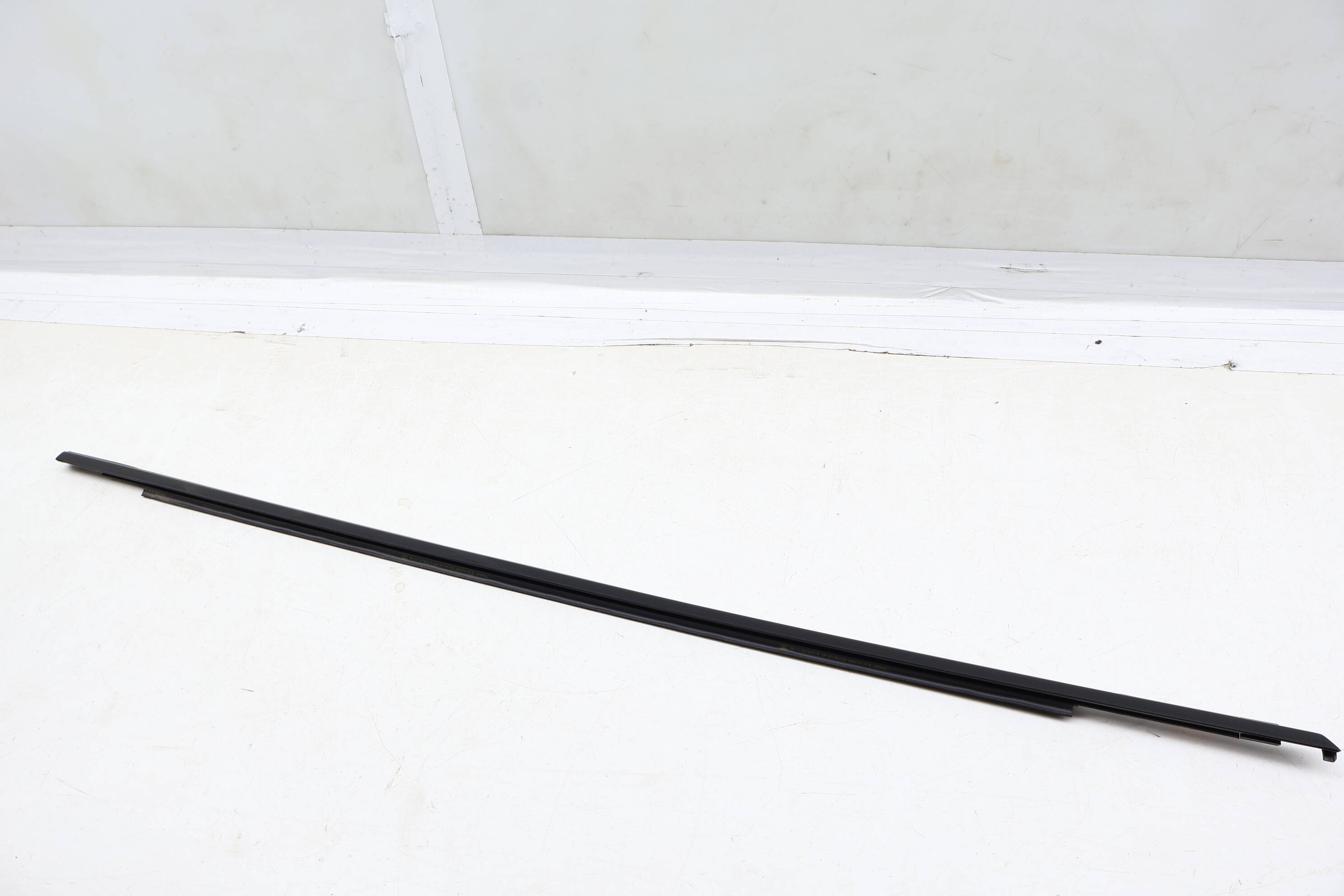 Exterior Door Window Slot Seal / Trim 80A853284M