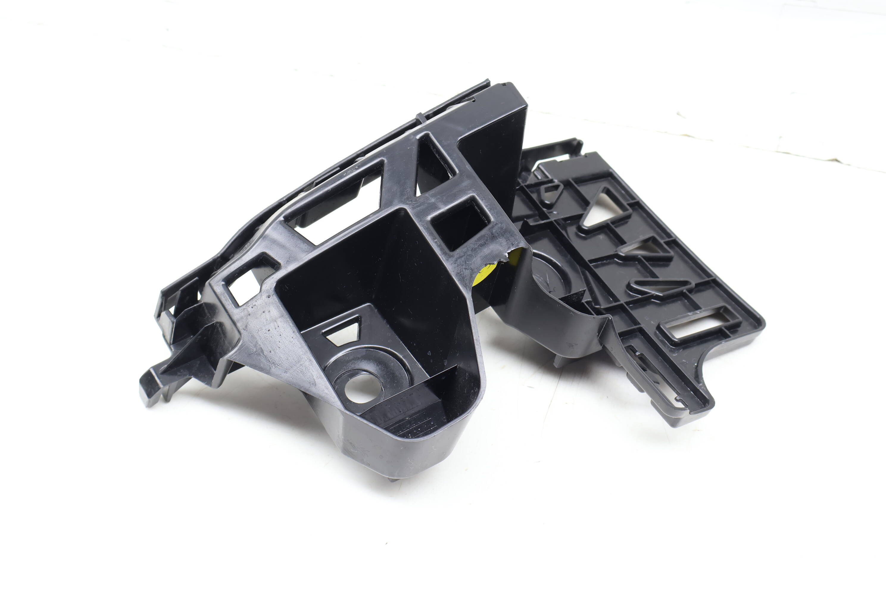 Bumper Guide / Bracket 3CN807483C