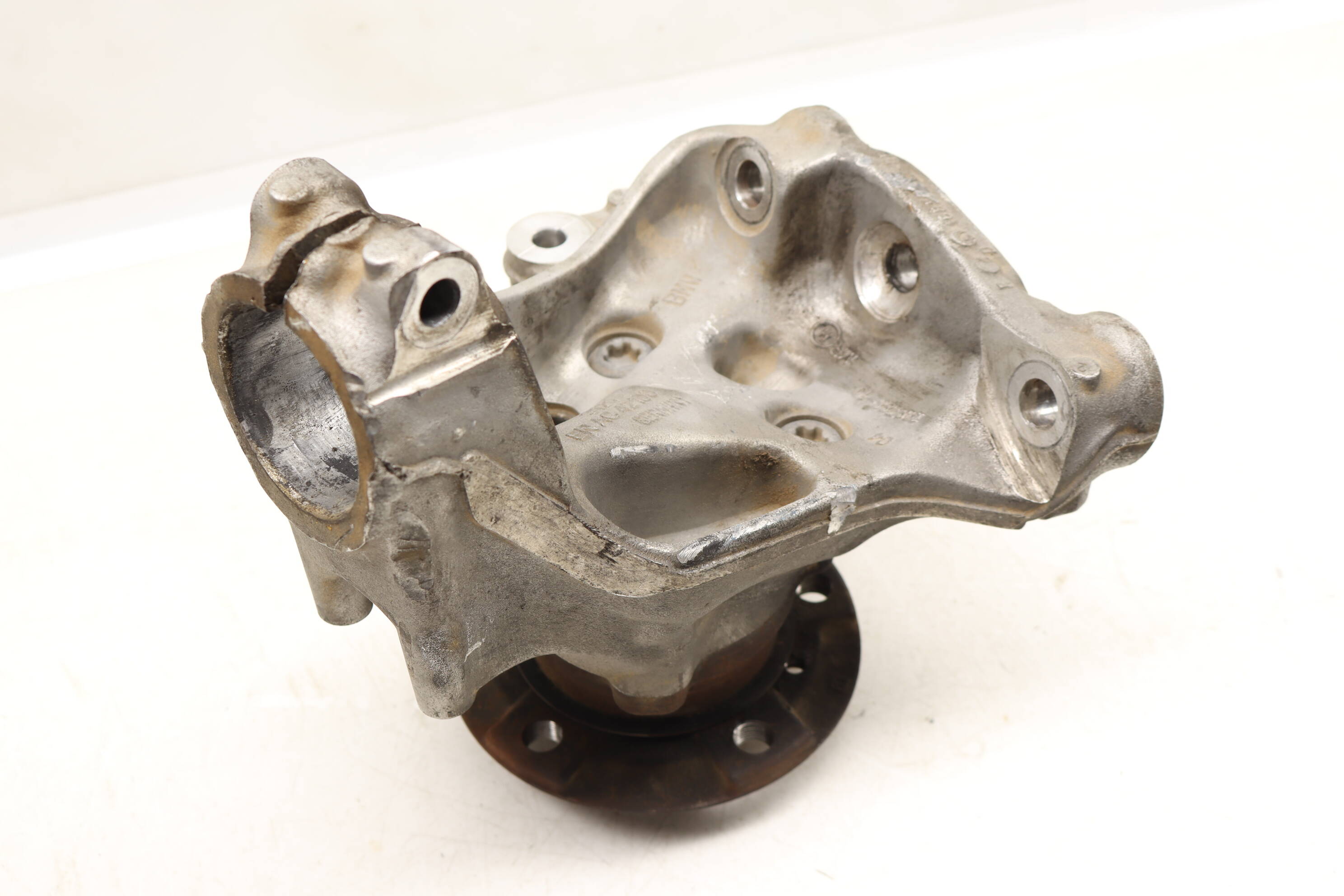 BMW Front Right Spindle Knuckle W/ Wheel Bearing 31216858312