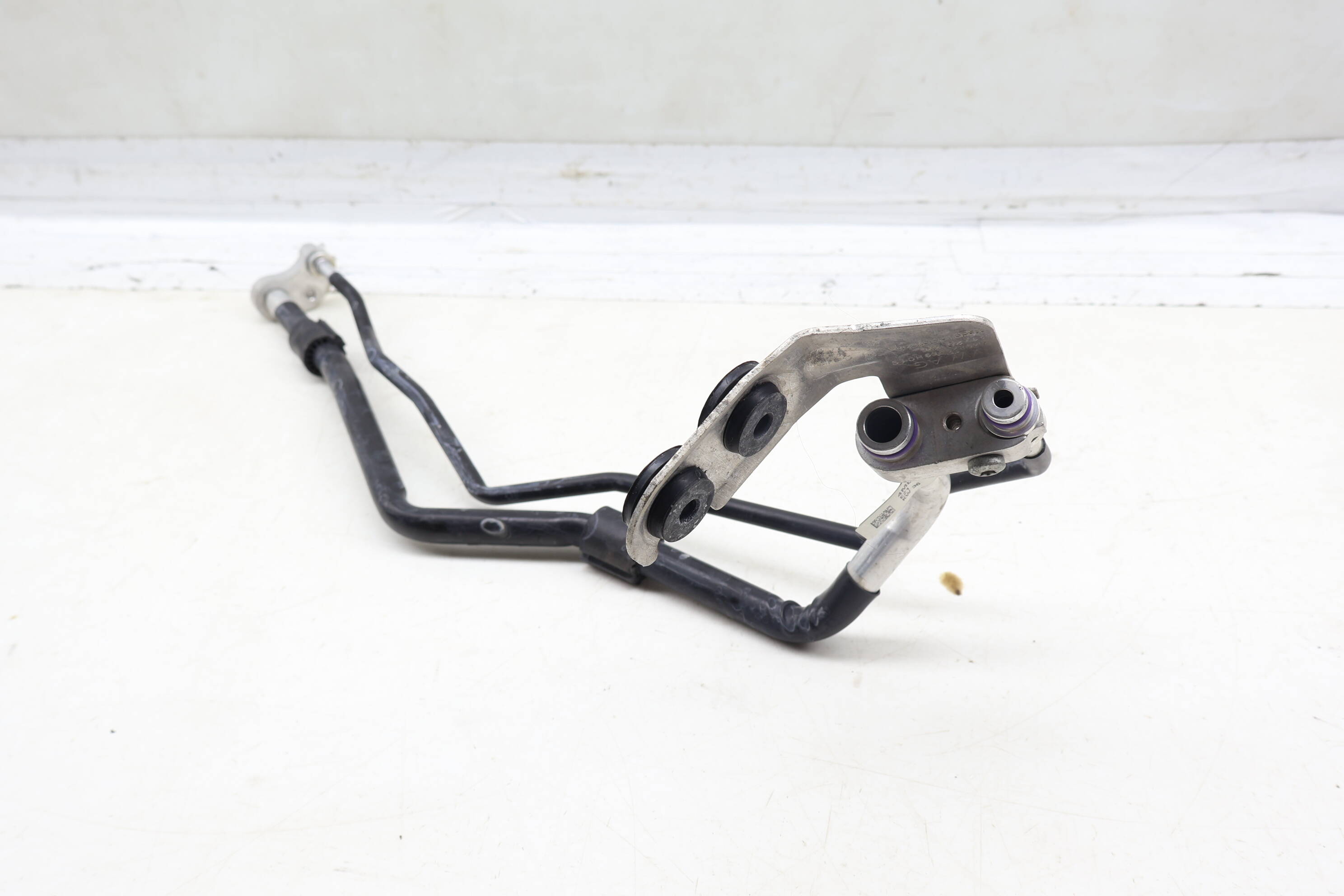 Ac Refrigerant Line / Pipe Assembly 4M8816886