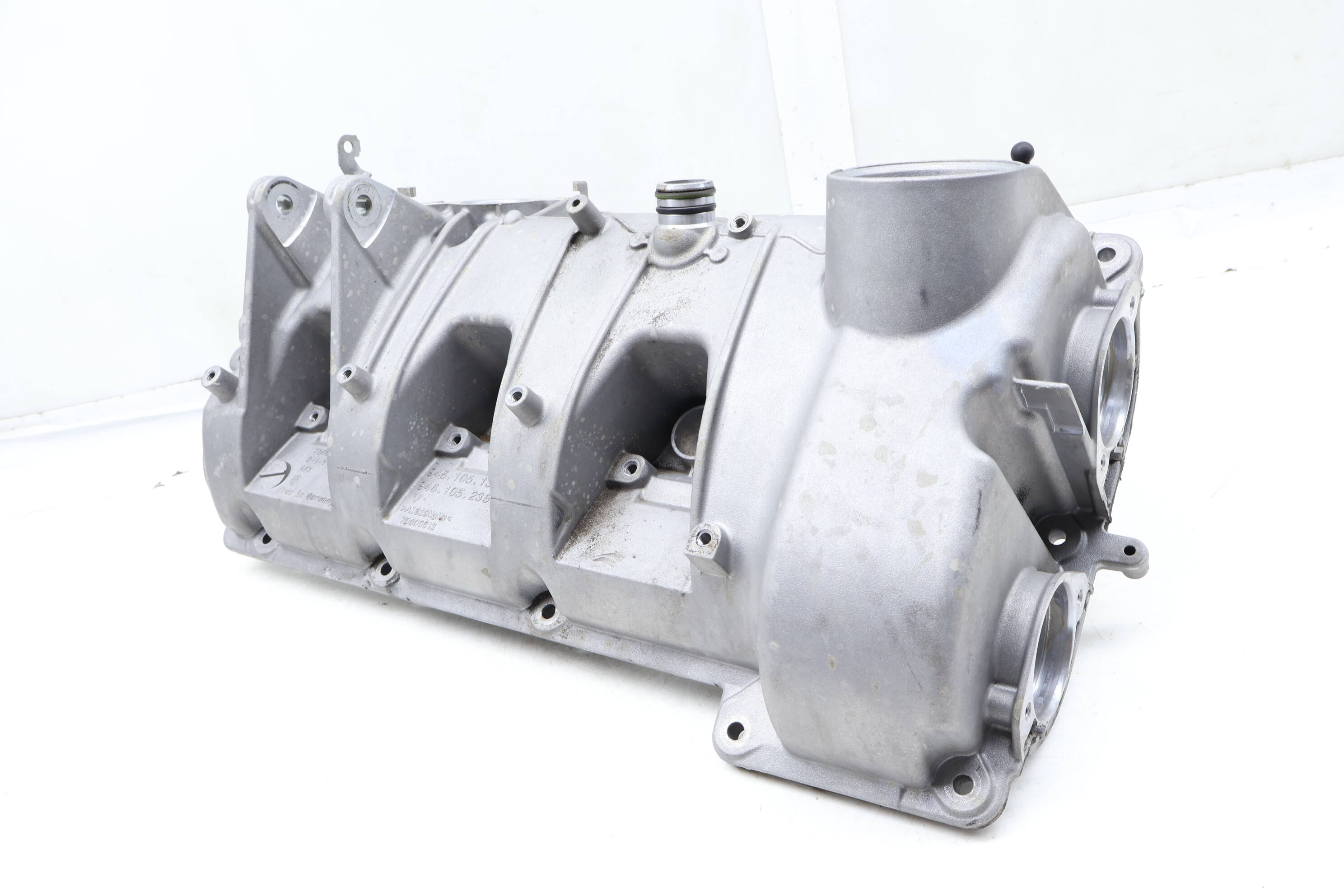 Engine Valve / Cylinder Head Cover 94610513545