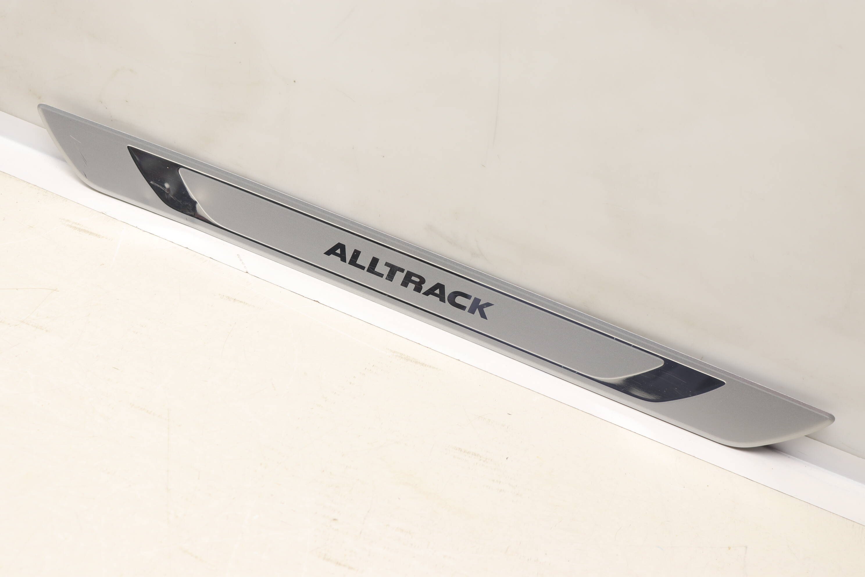 VW Door Sill Panel / Scuff Plate (Alltrack) 5G9853537