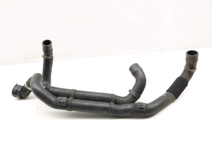 Upper Radiator Coolant Hose Set 7L0122101L main product photo