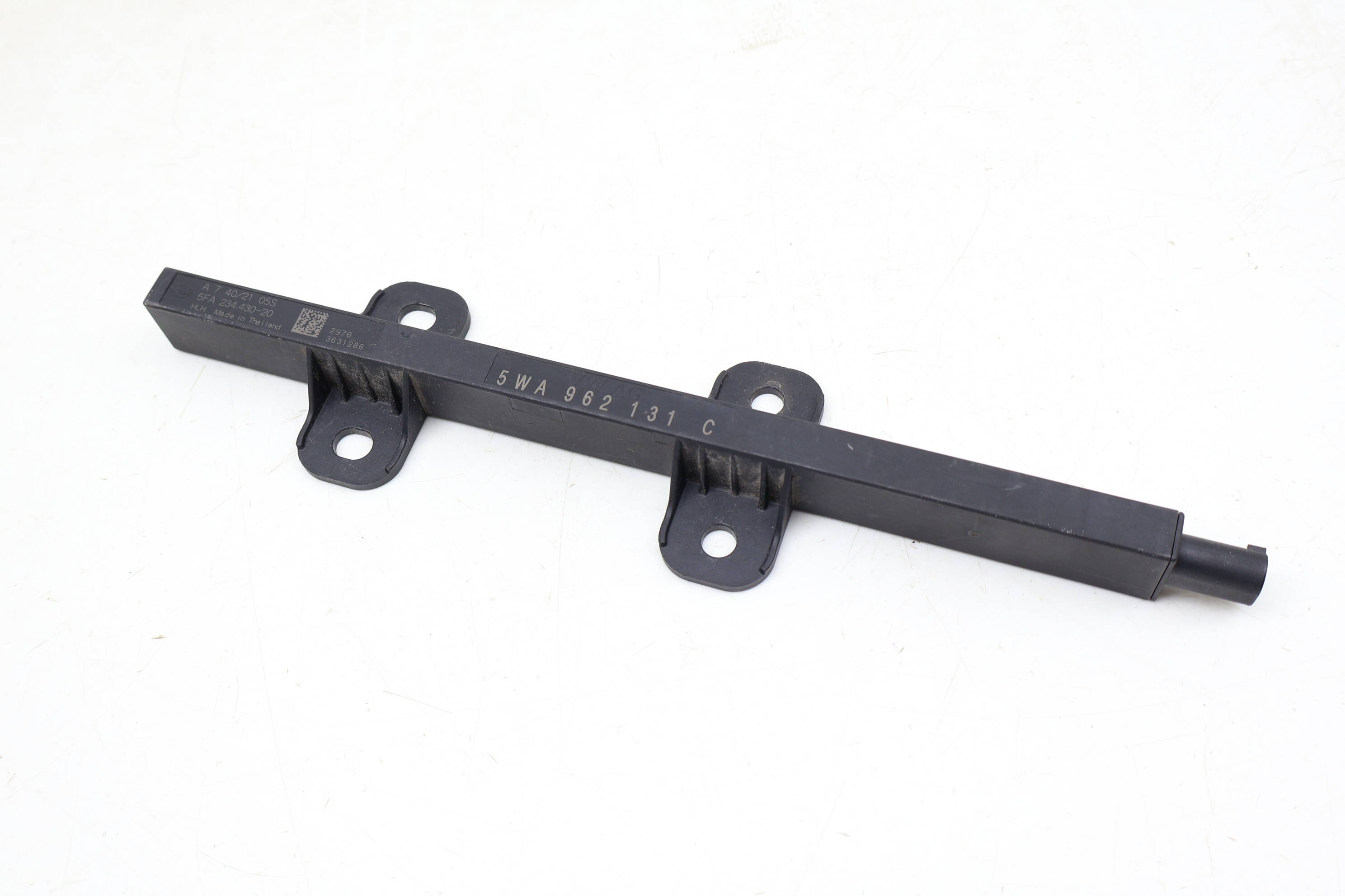 Kessy / Keyless Entry Antenna 5WA962131C