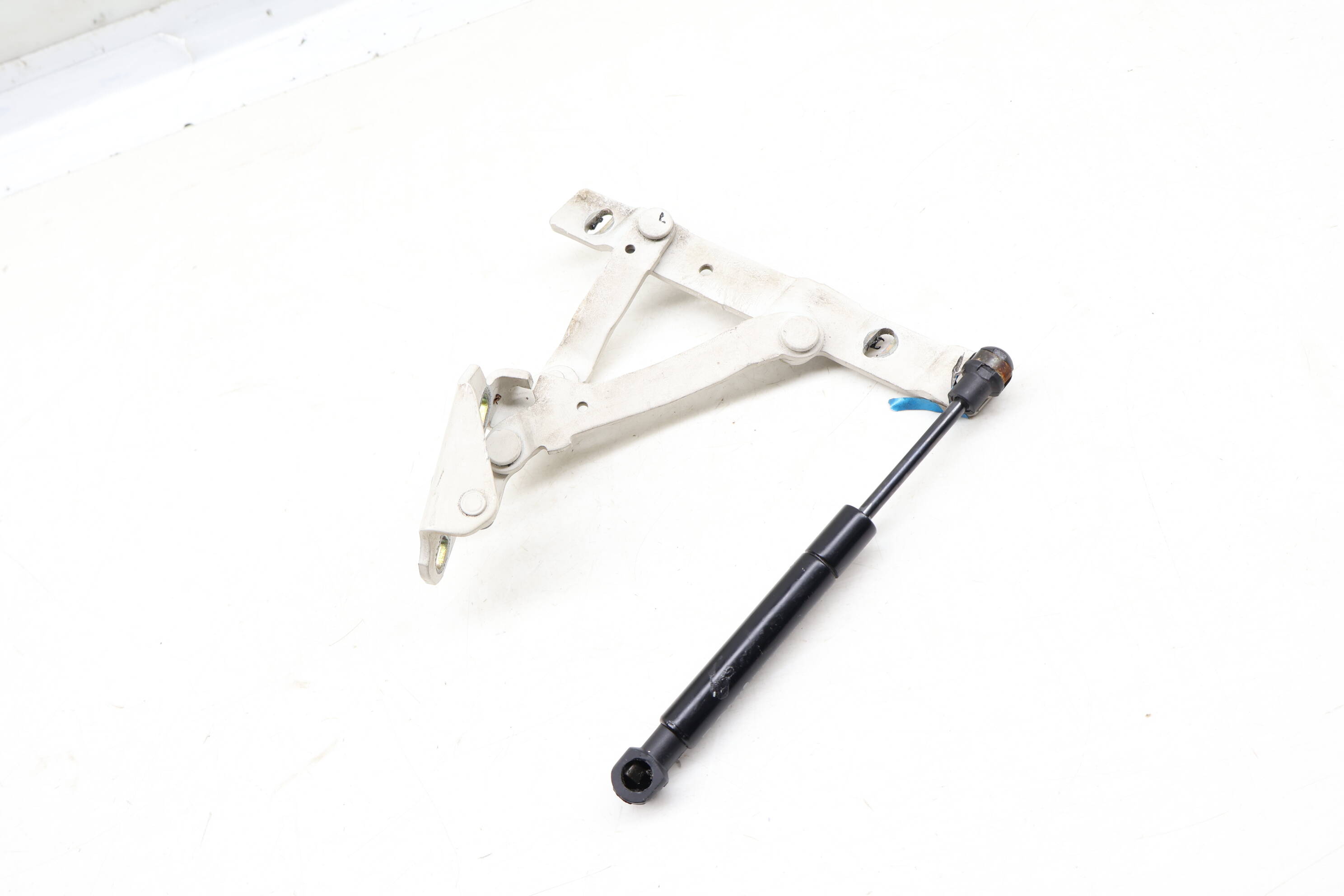 Trunk Hinge 98651215101