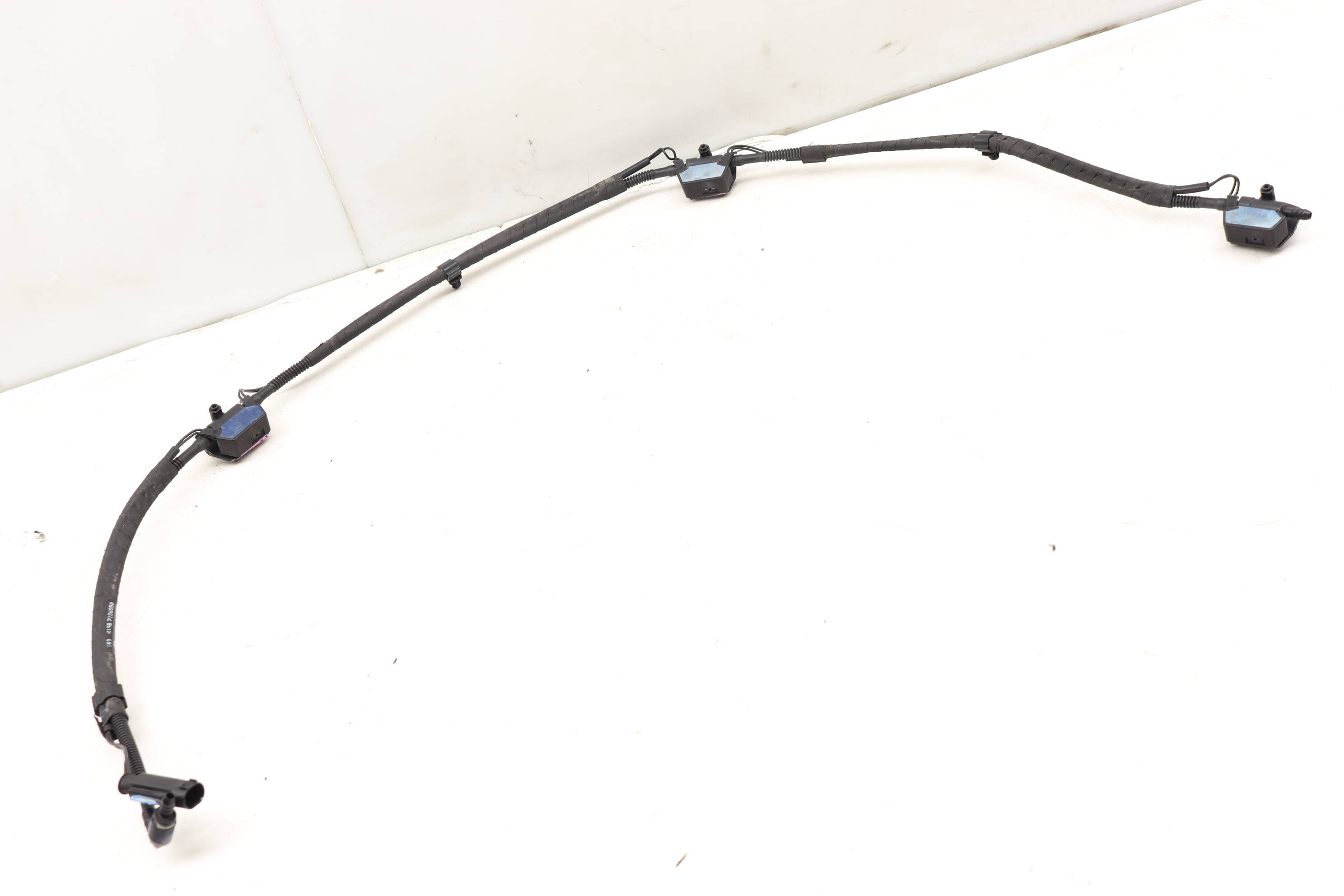 Windshield Washer Nozzle Assembly / Hose 61677196950