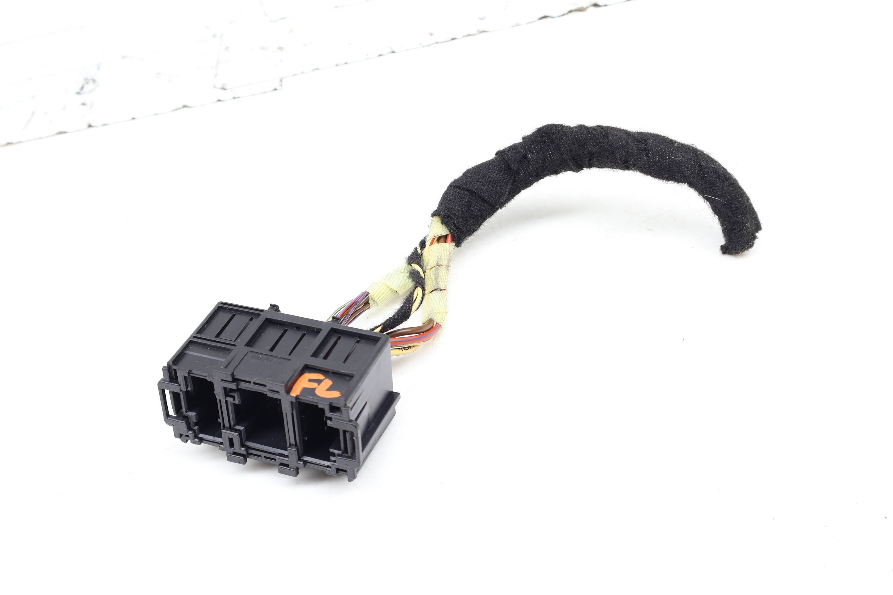 Door Wiring Harness Connector / Pigtail 7L0937545