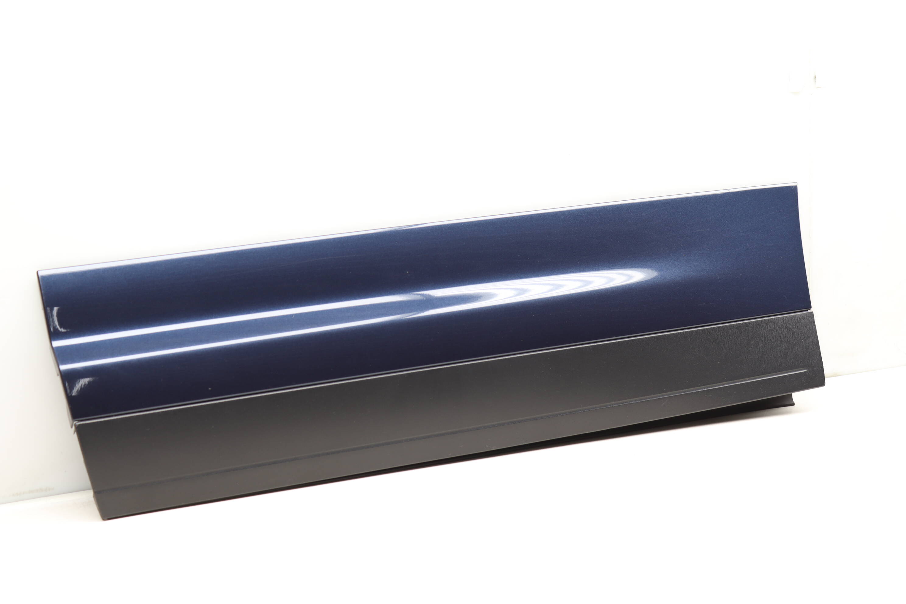 Lower Door Molding / Blade 7P5839787G 95855978900