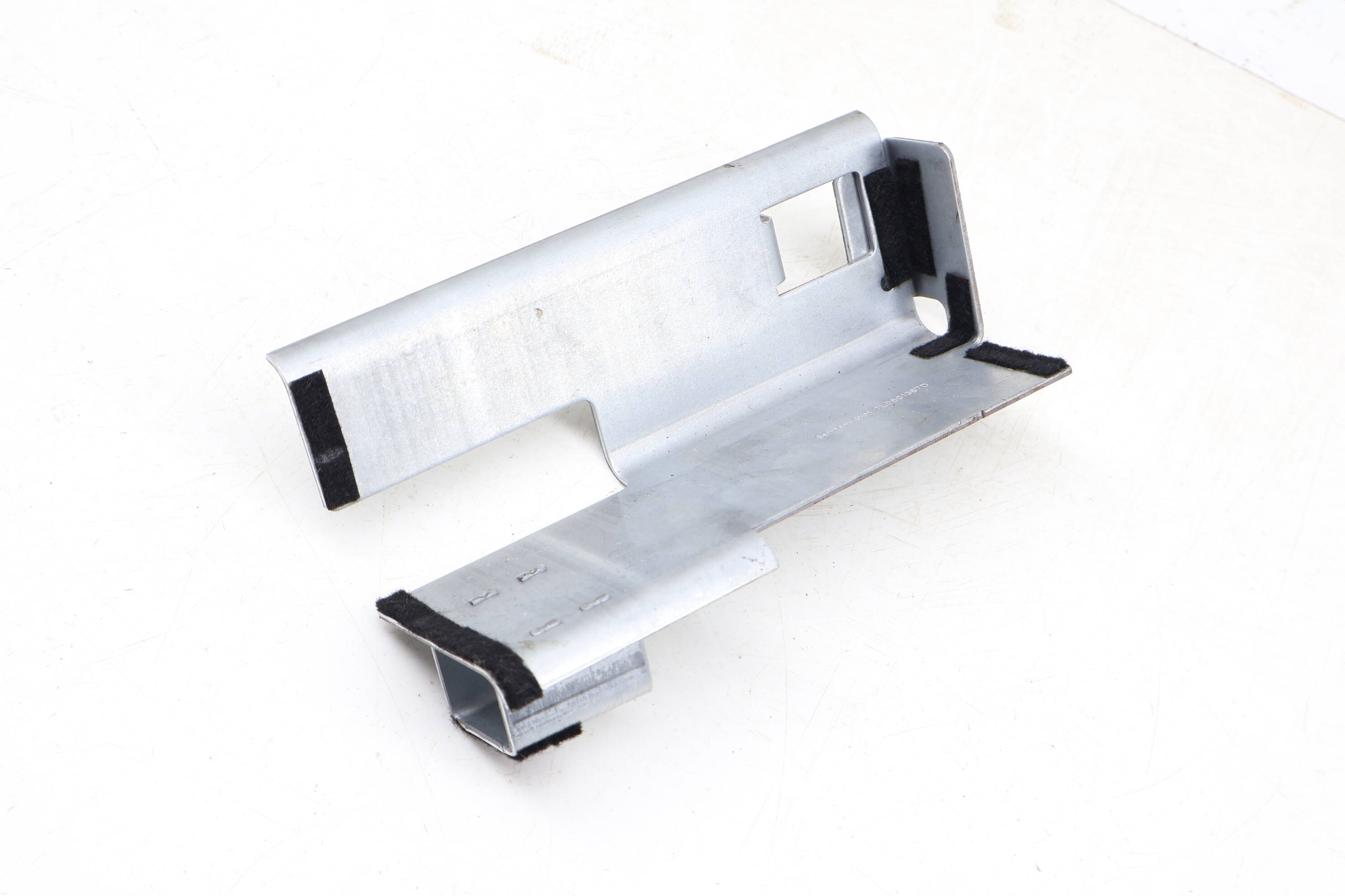 Battery Holder Clamp / Bracket 7L0801387D 95561121002