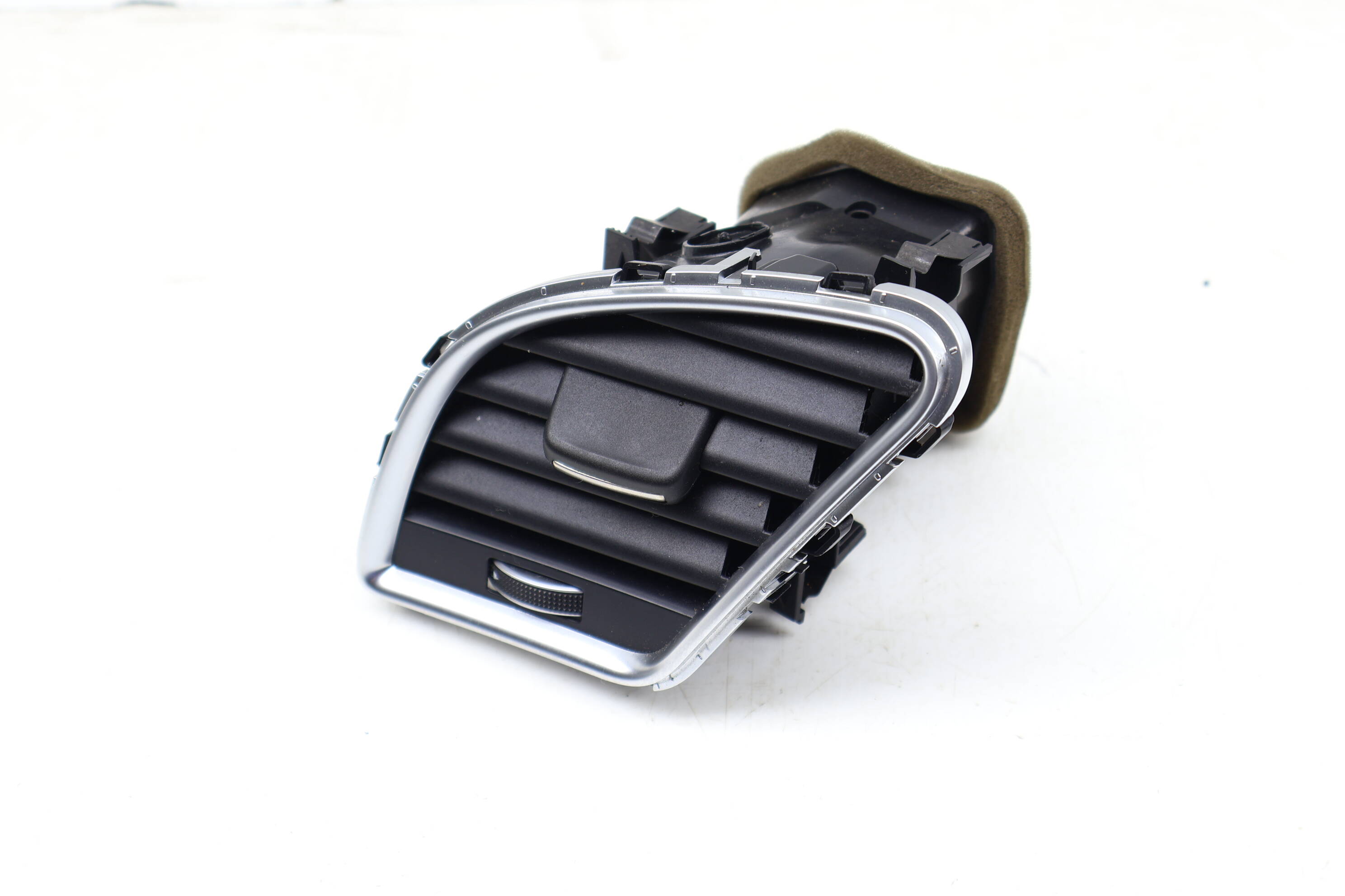 Dash Air Vent 8T1820901H