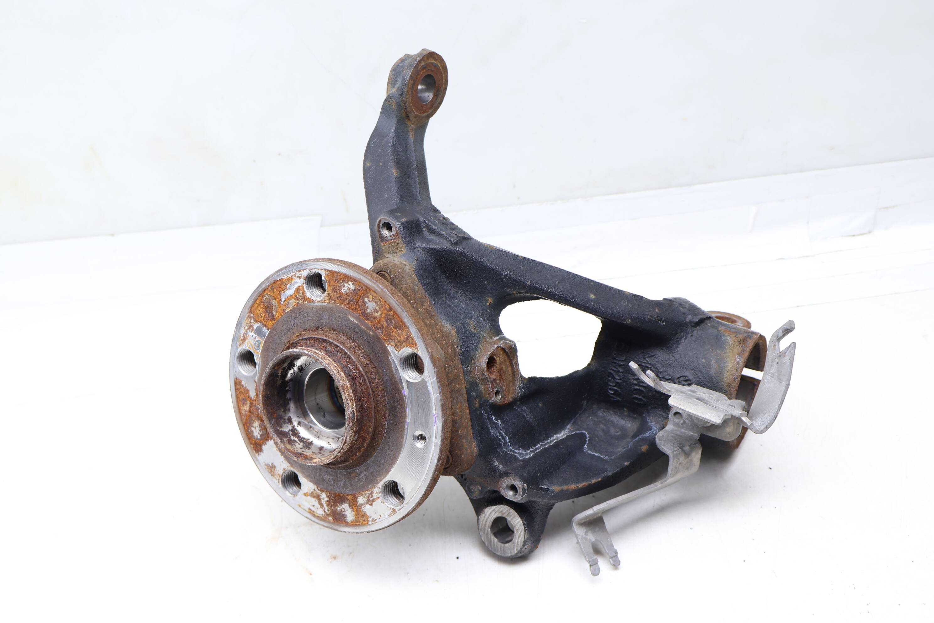 Spindle Knuckle W/ Wheel Bearing 5QM407256A