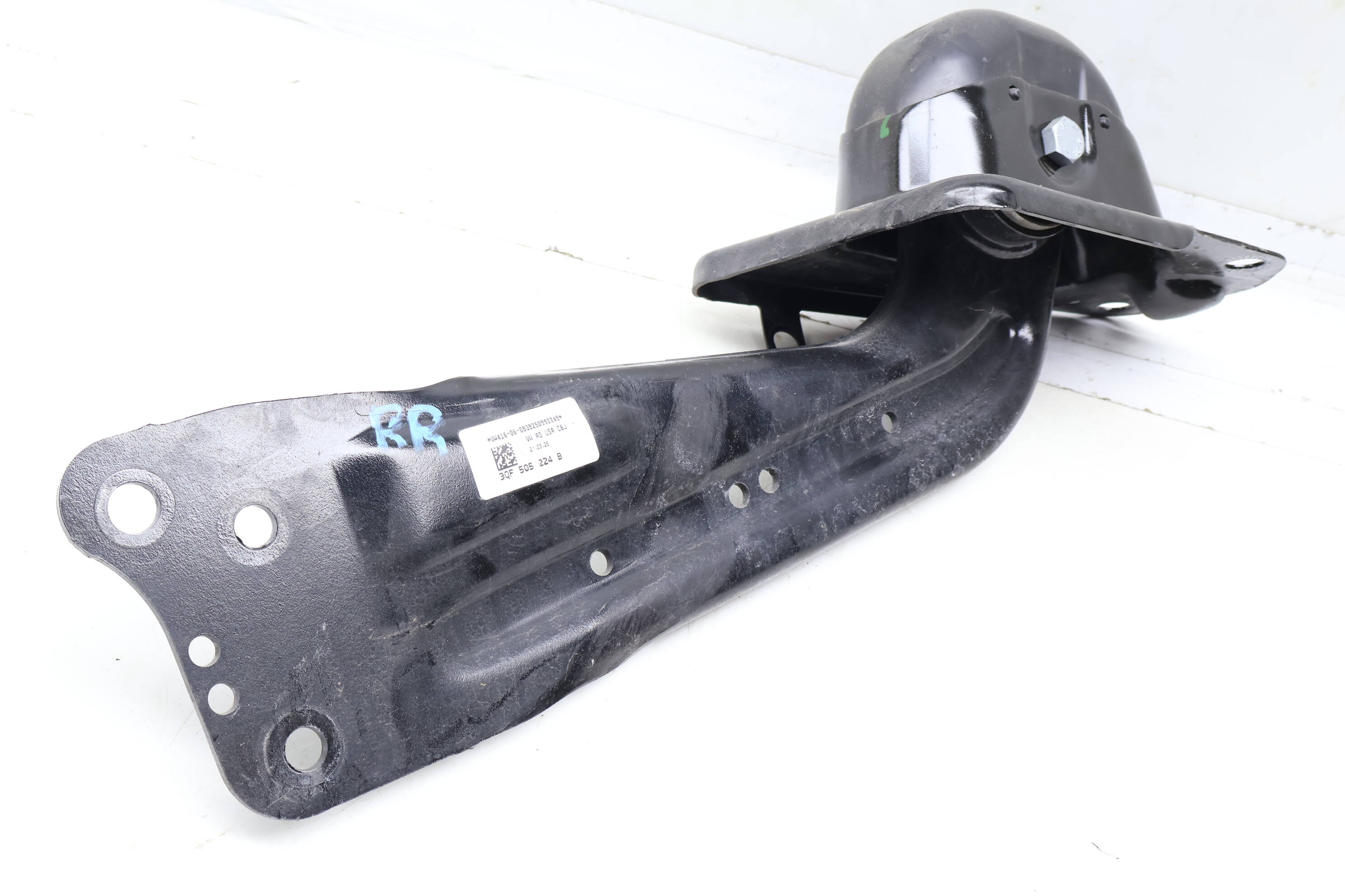 Lower Control / Trailing Arm 3QF505224B