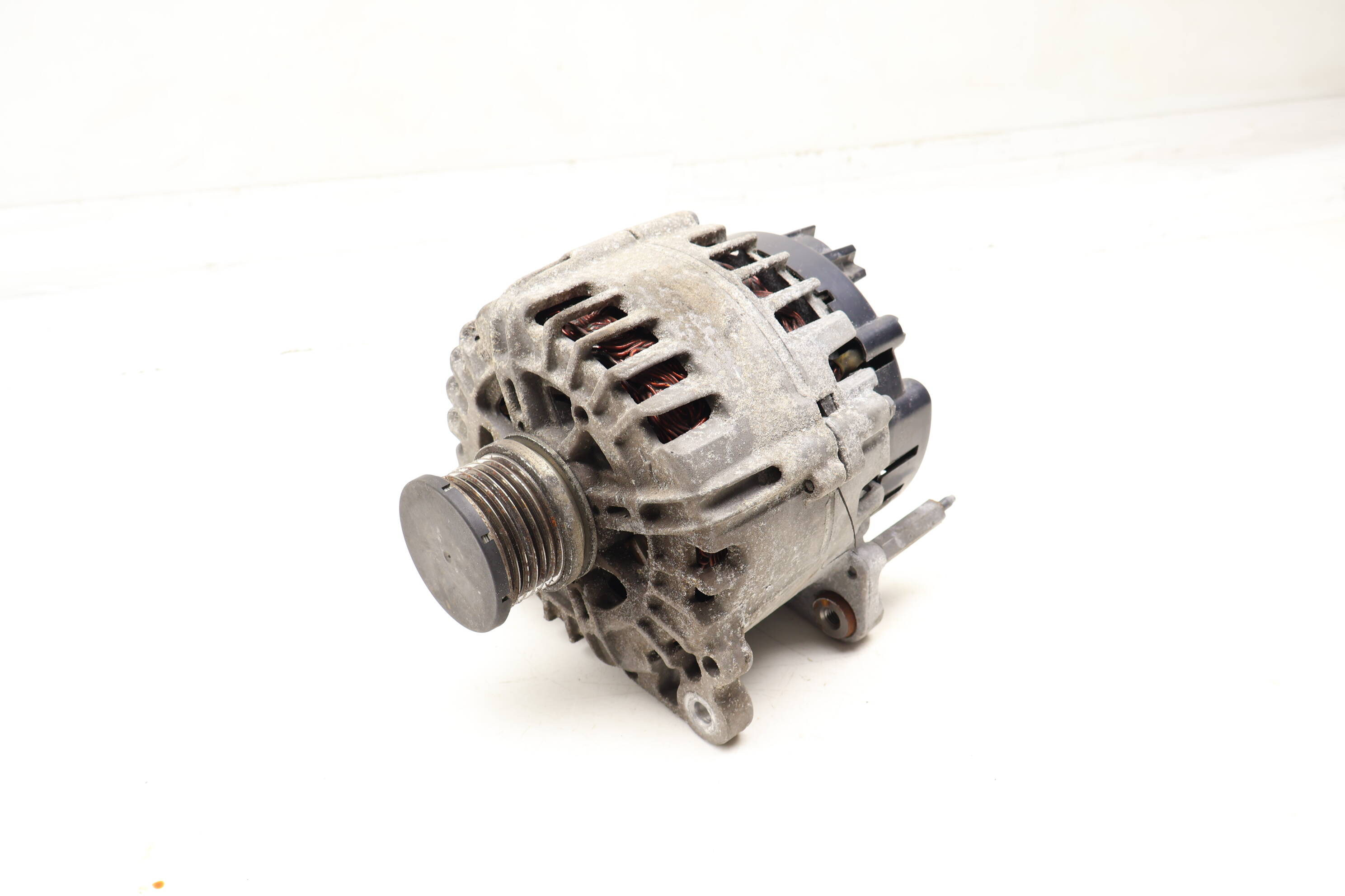 Alternator / Generator (180 Amp) 03H903026A