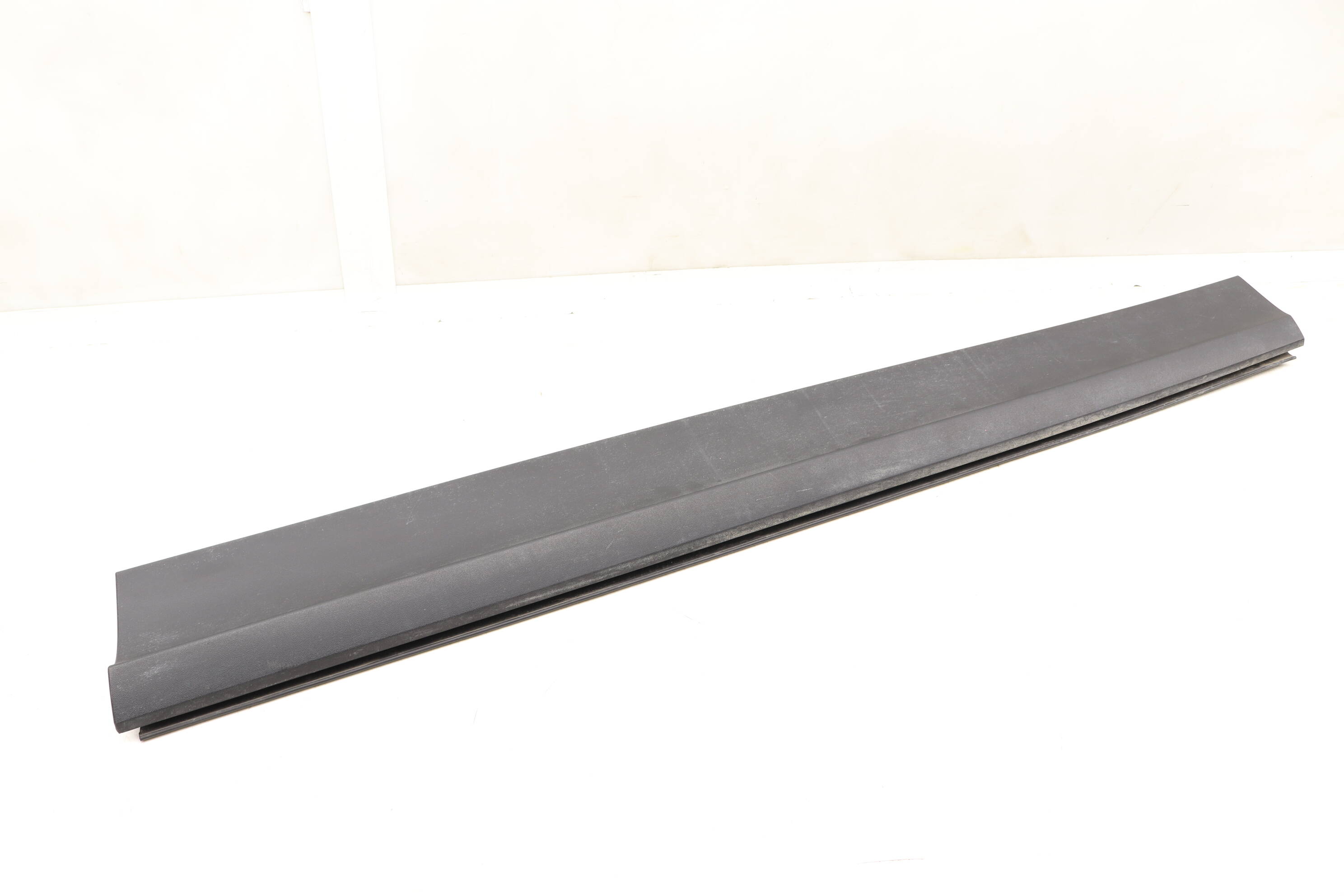 Lower Door Trim / Molding 9Y0837096