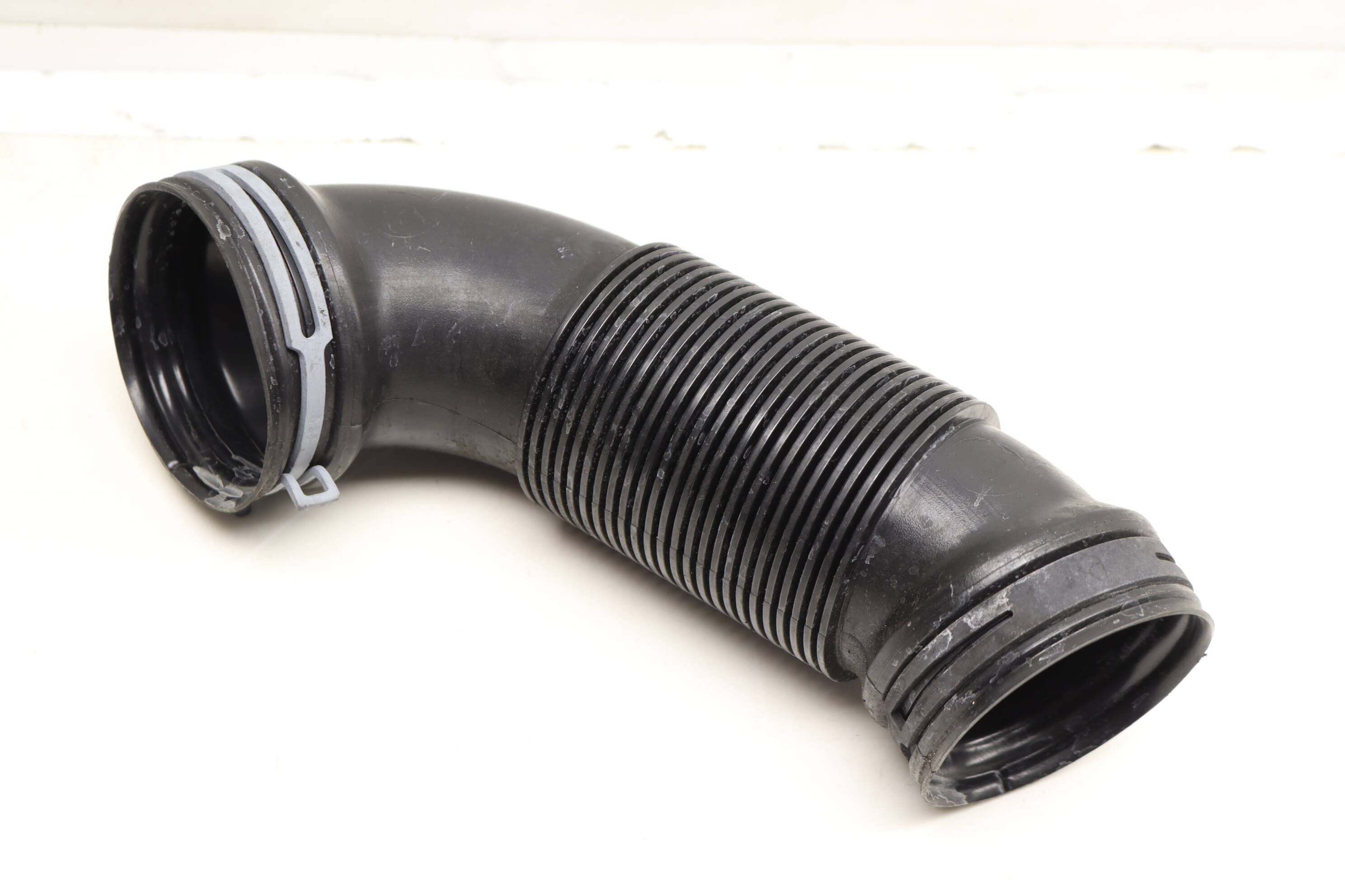 Air Intake Duct / Tube 5N0129684G