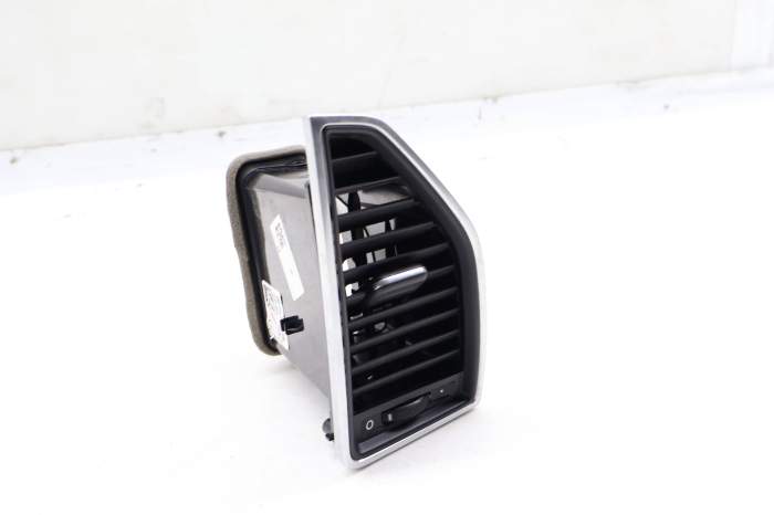 Center Dash Air Vent 95B819201A main product photo