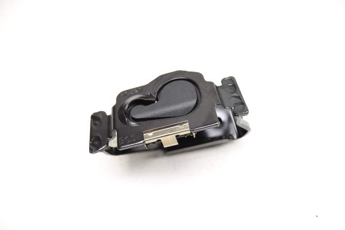 Luggage / Cargo Partition Net Bracket 4M0861735A main product photo
