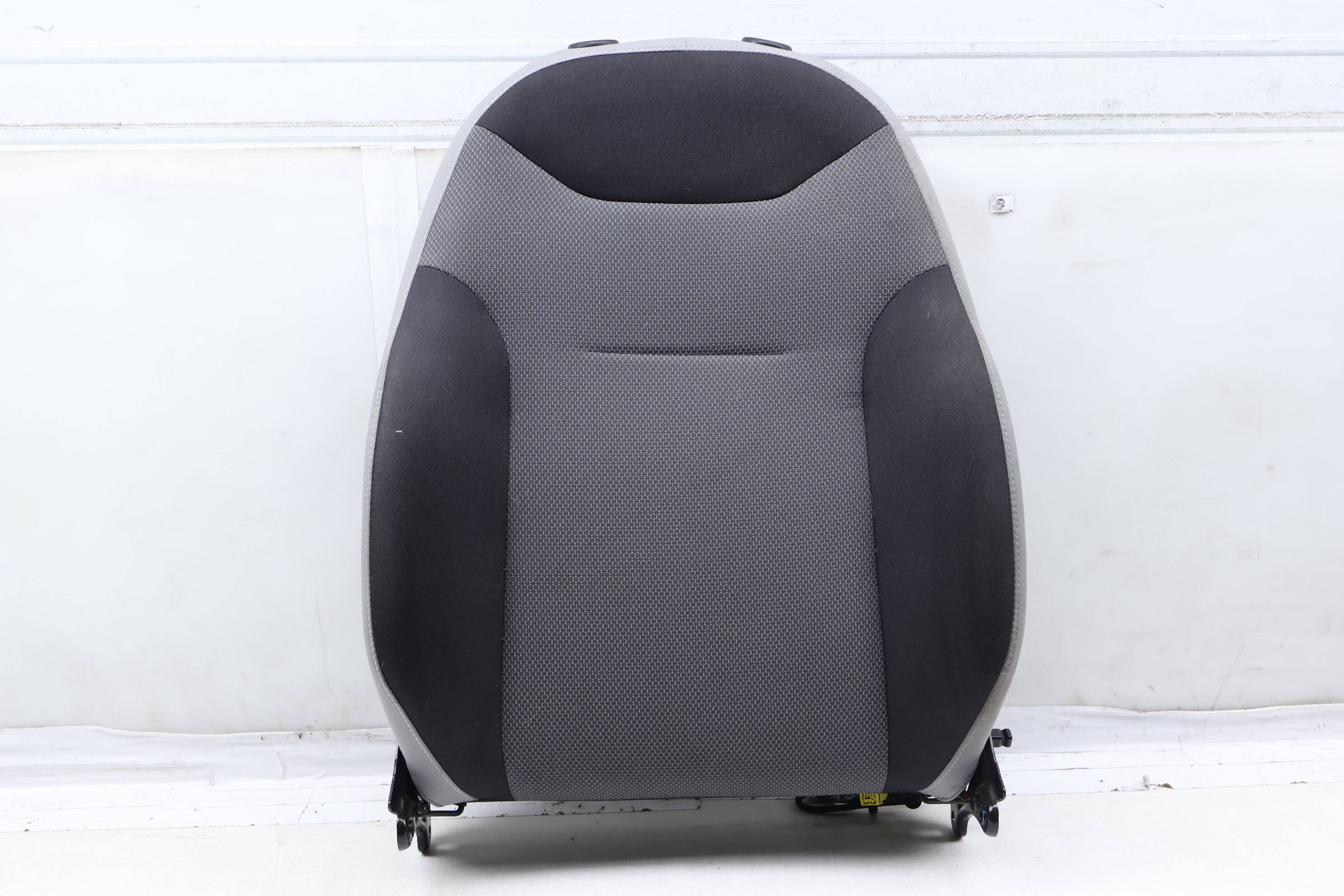 Upper Seat Backrest Cushion Assembly (Cloth) 2GJ881805E