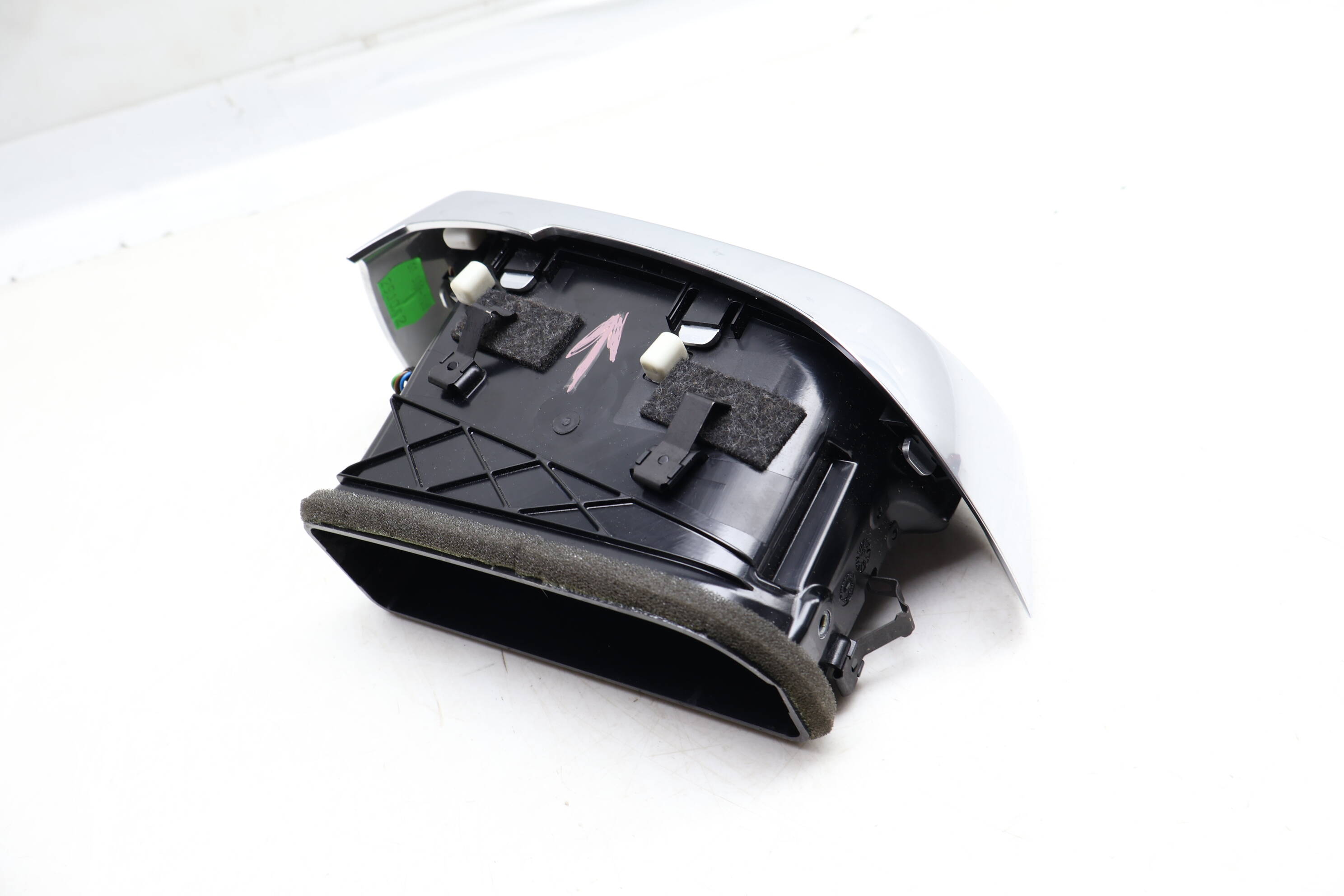 Dash Air Vent 7P5819704A 95855270401