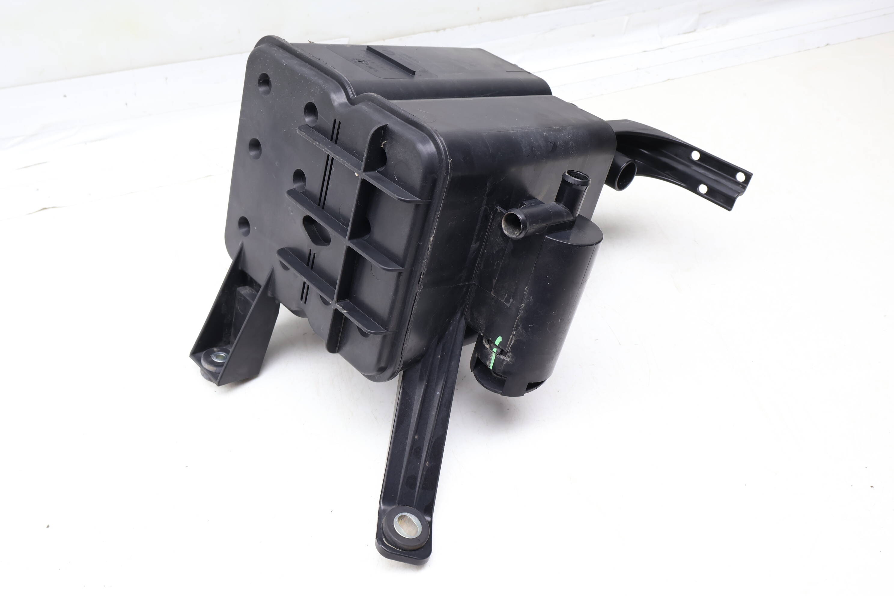 Fuel Vapor / Charcoal Canister 7L8201801B