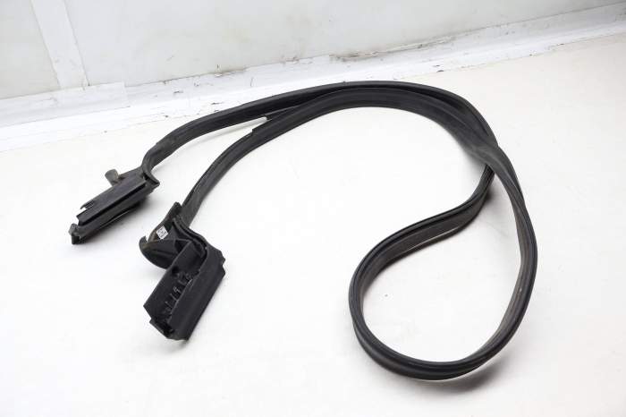 Convertible Top Seal / Weather Stripping 8V7825397 main product photo