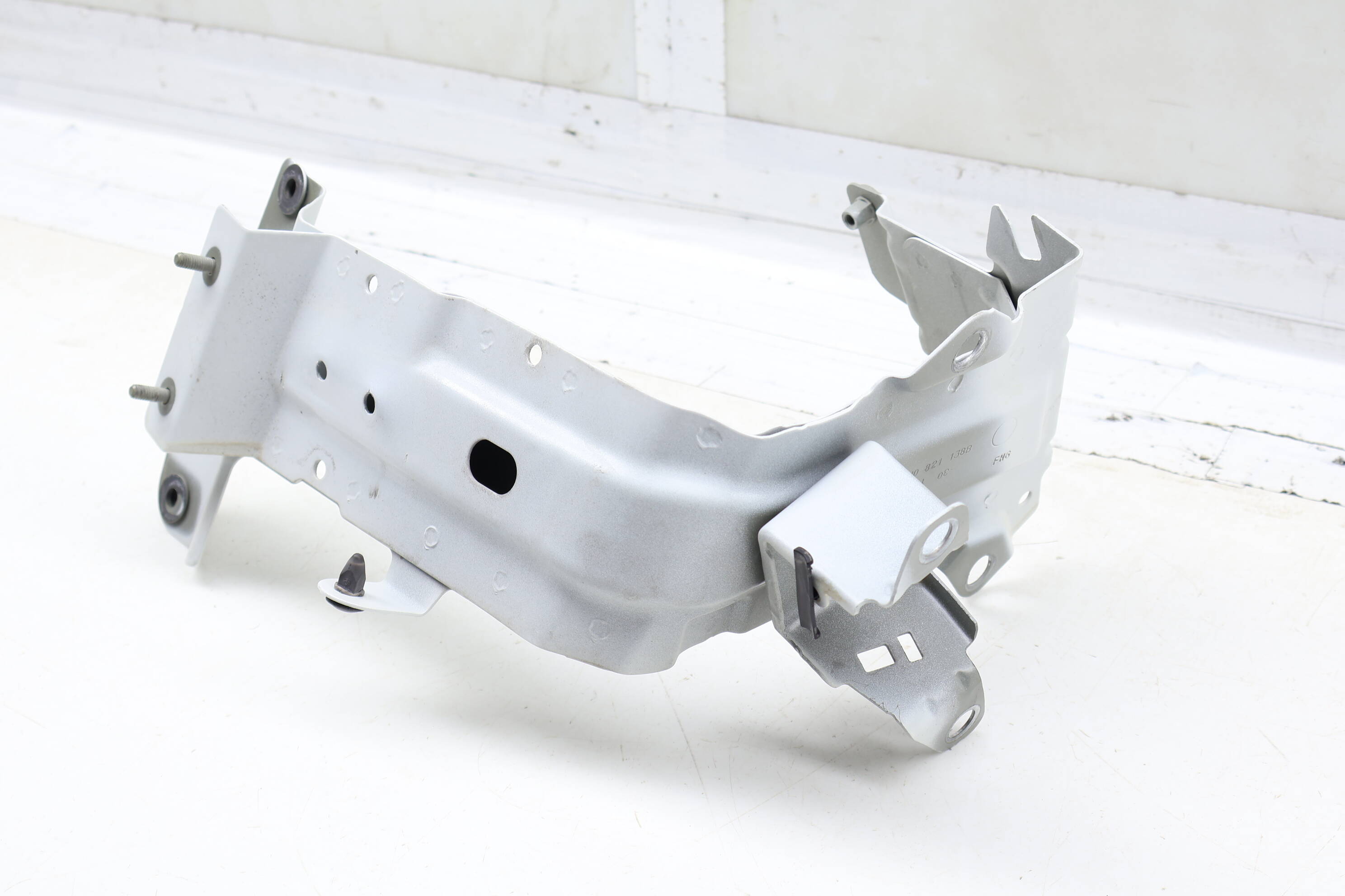 Fender Cross Support Bracket 4M0821138B