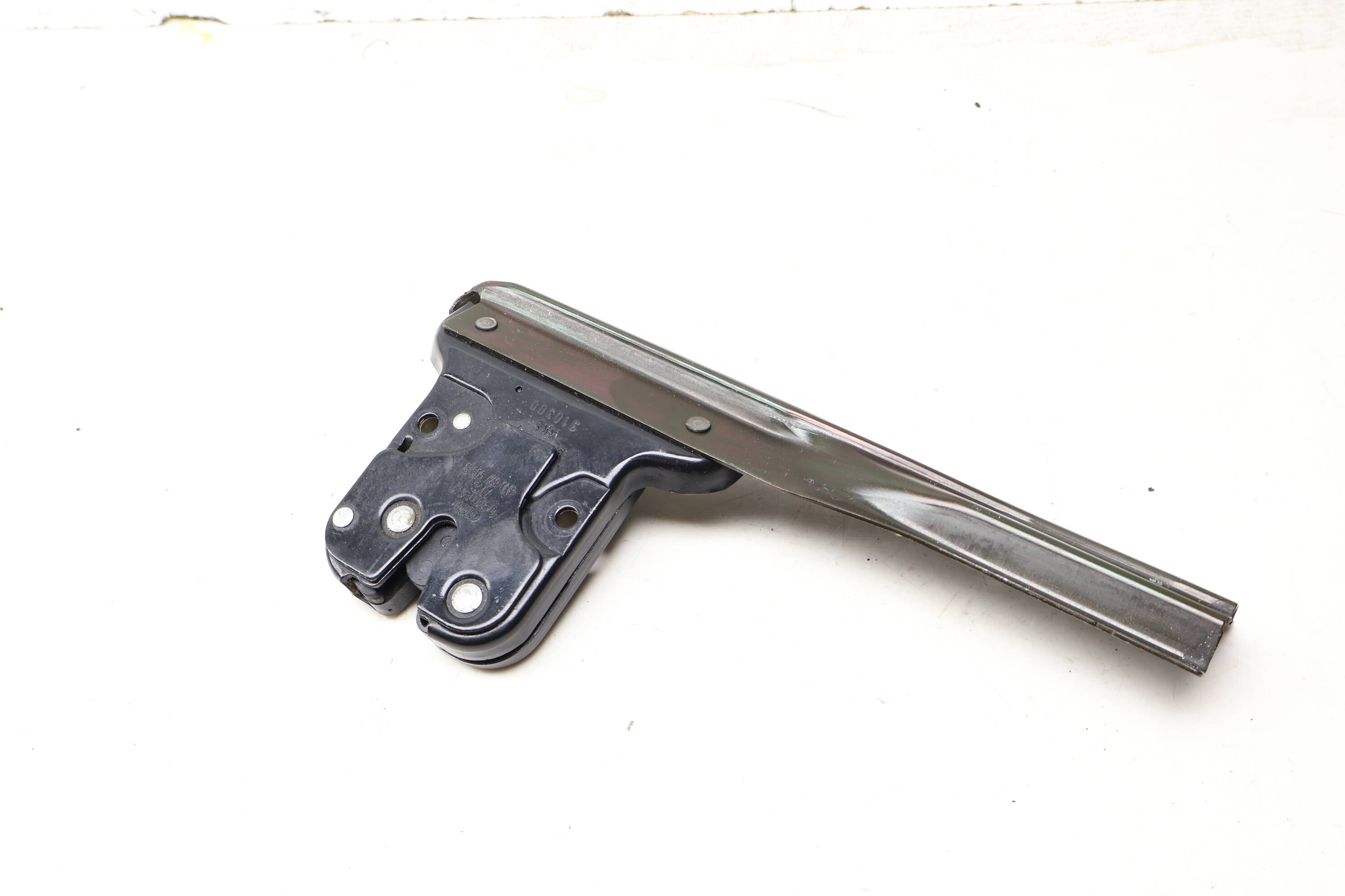 Trunk Hatch Lock / Latch 8N0827505B