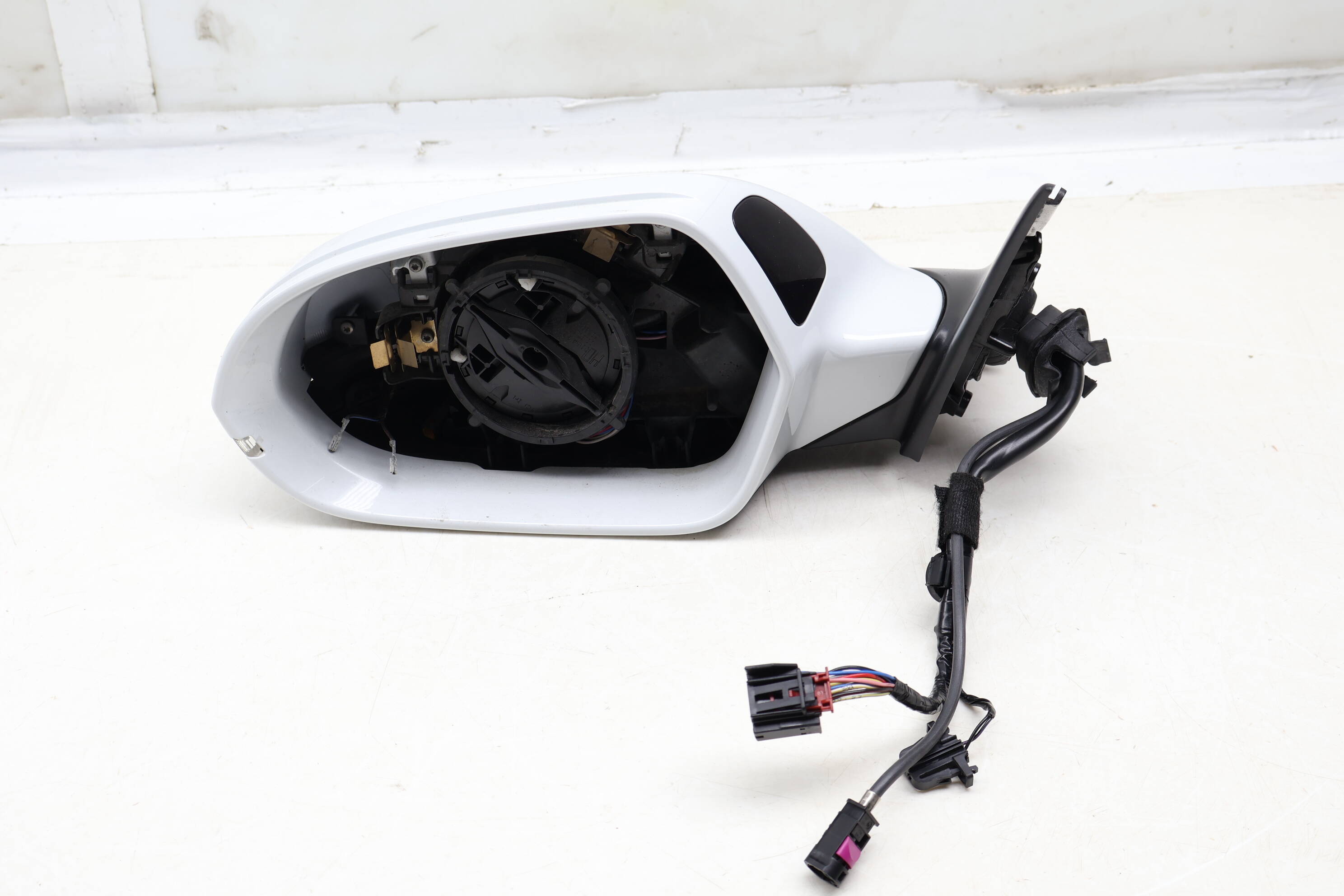 Side View Door Mirror W/ Blind Spot Indicator & Camera 4G1857409AL