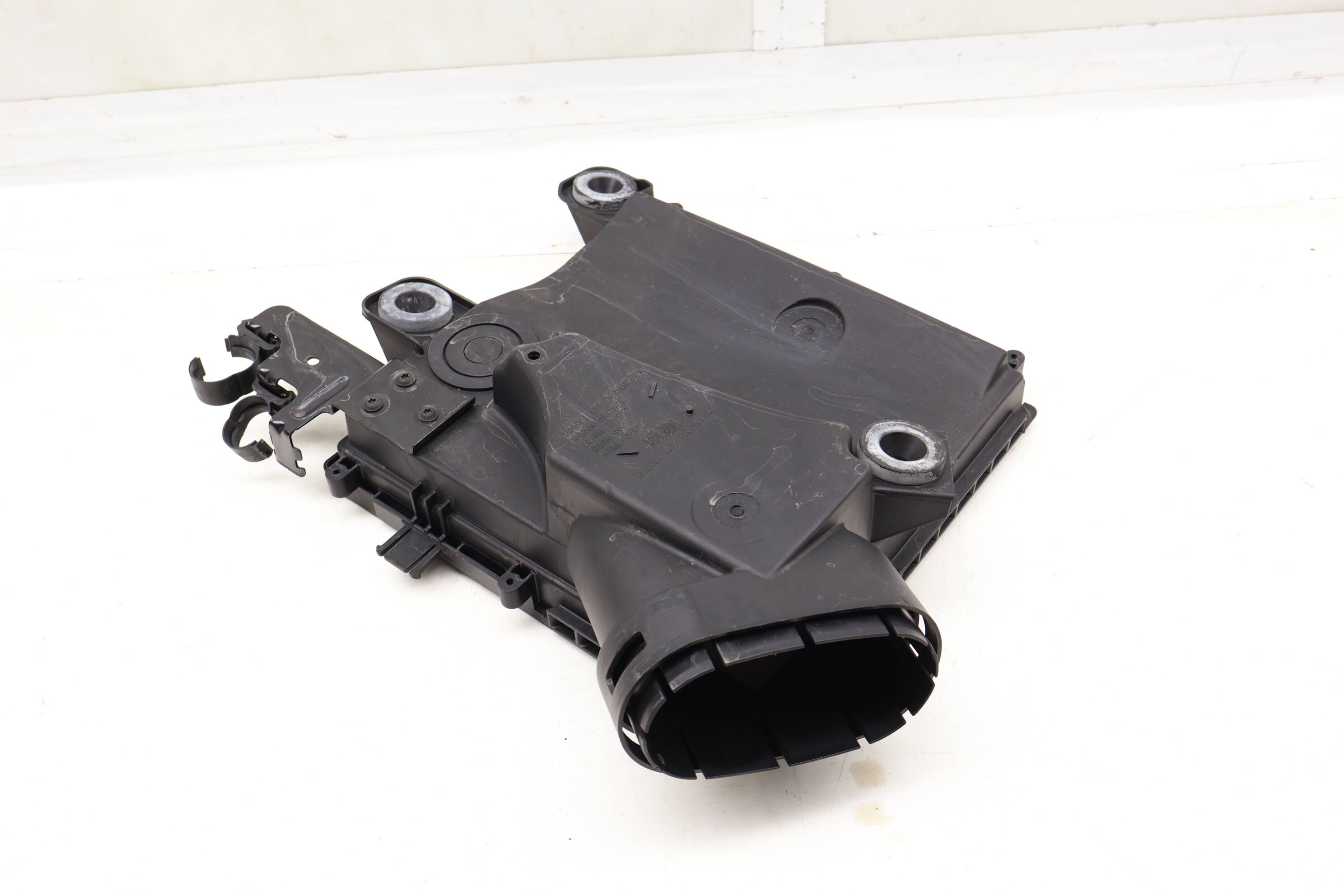 Engine Air Filter Box / Housing (Lower) 13717604404