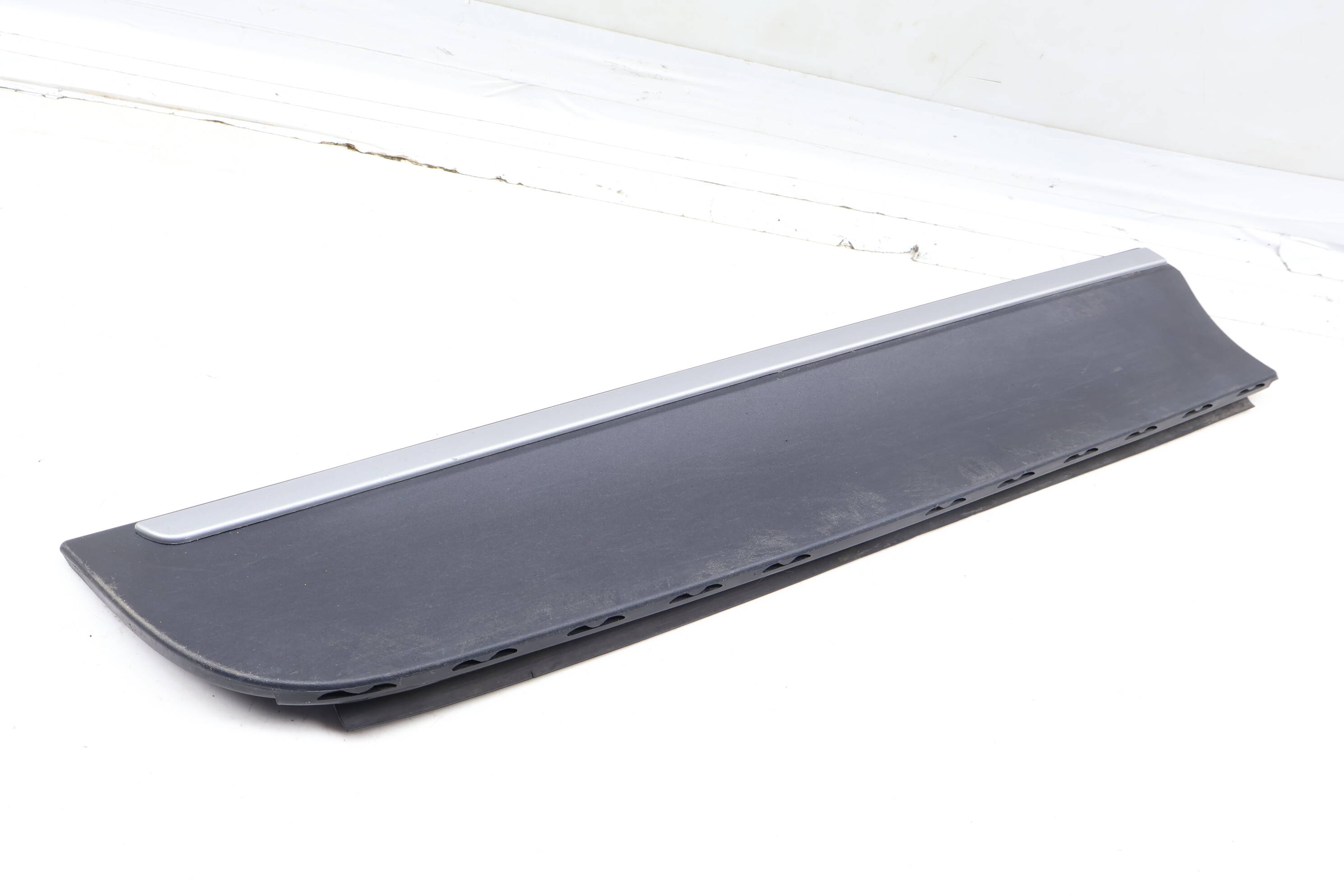 Lower Door Molding / Blade 51137220612