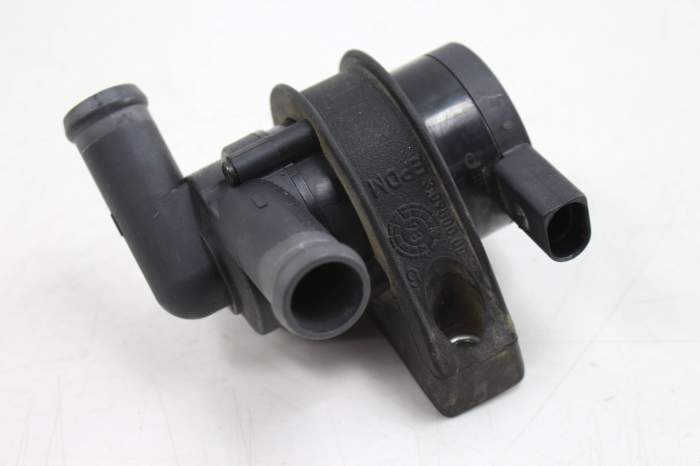 Auxiliary Coolant / Water Pump 4E0965559D main product photo