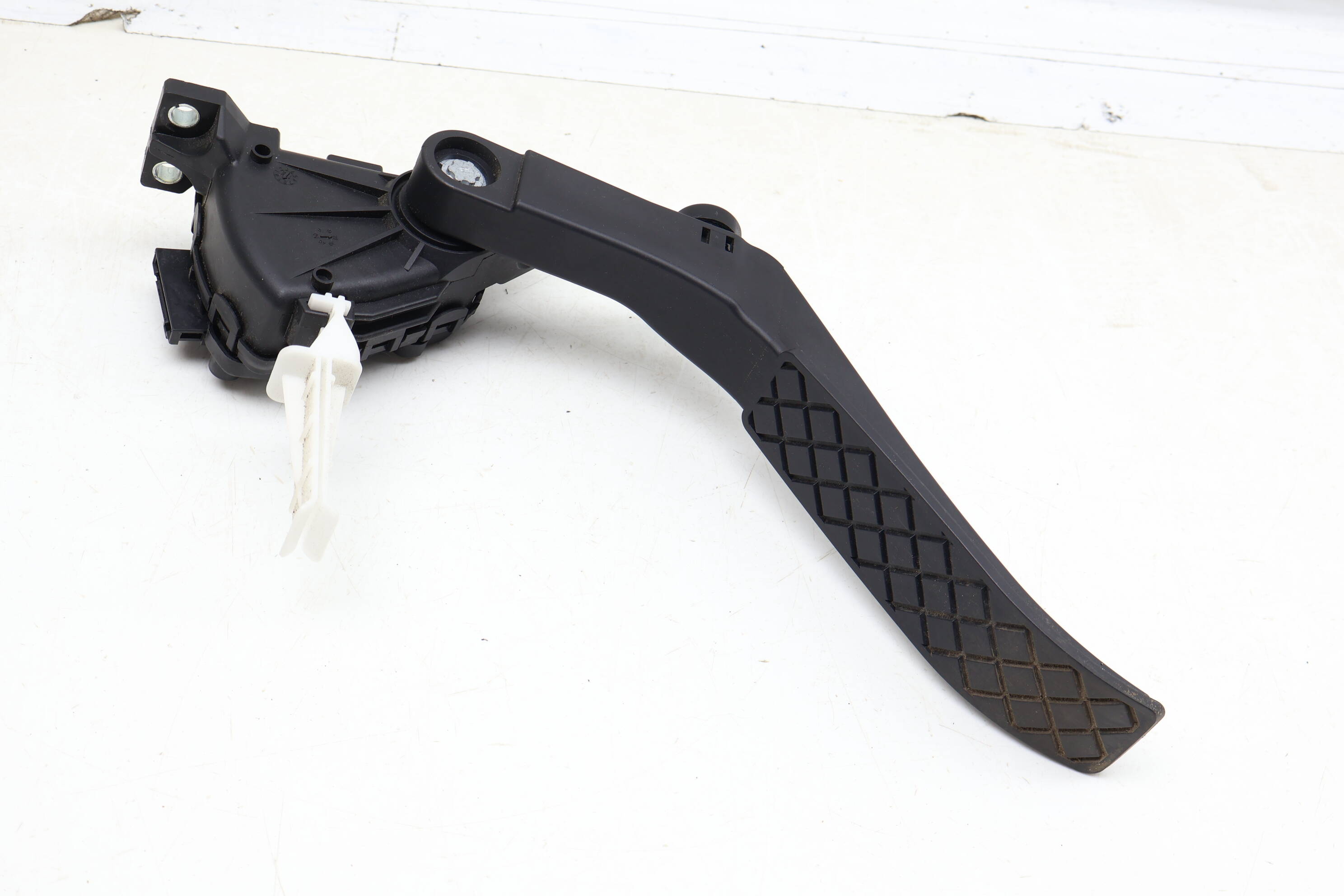 Gas Pedal / Accelerator Module 7L0723507D 95542302340