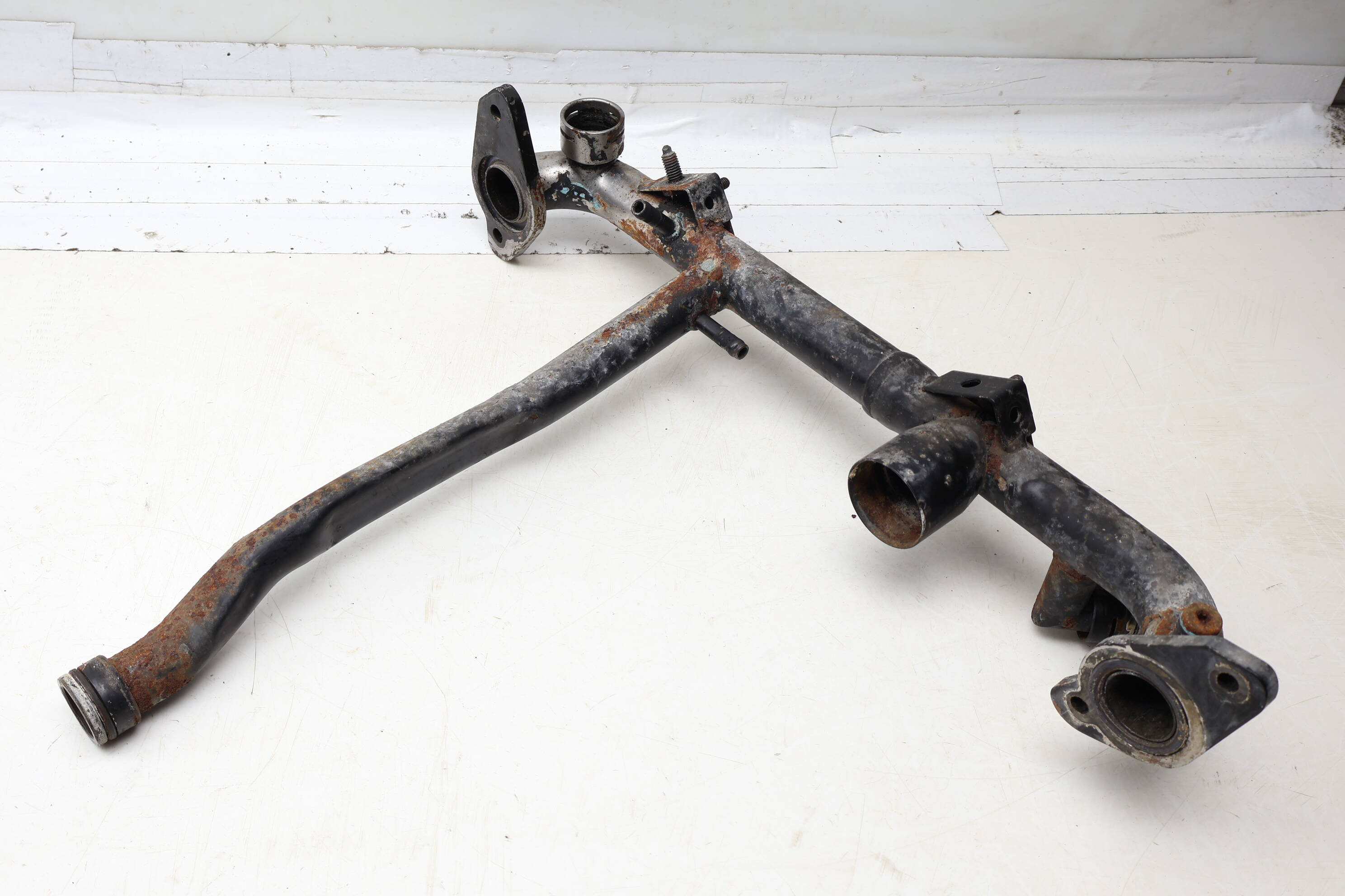 Cylinder Head Coolant Pipe / Tube 078121071BS