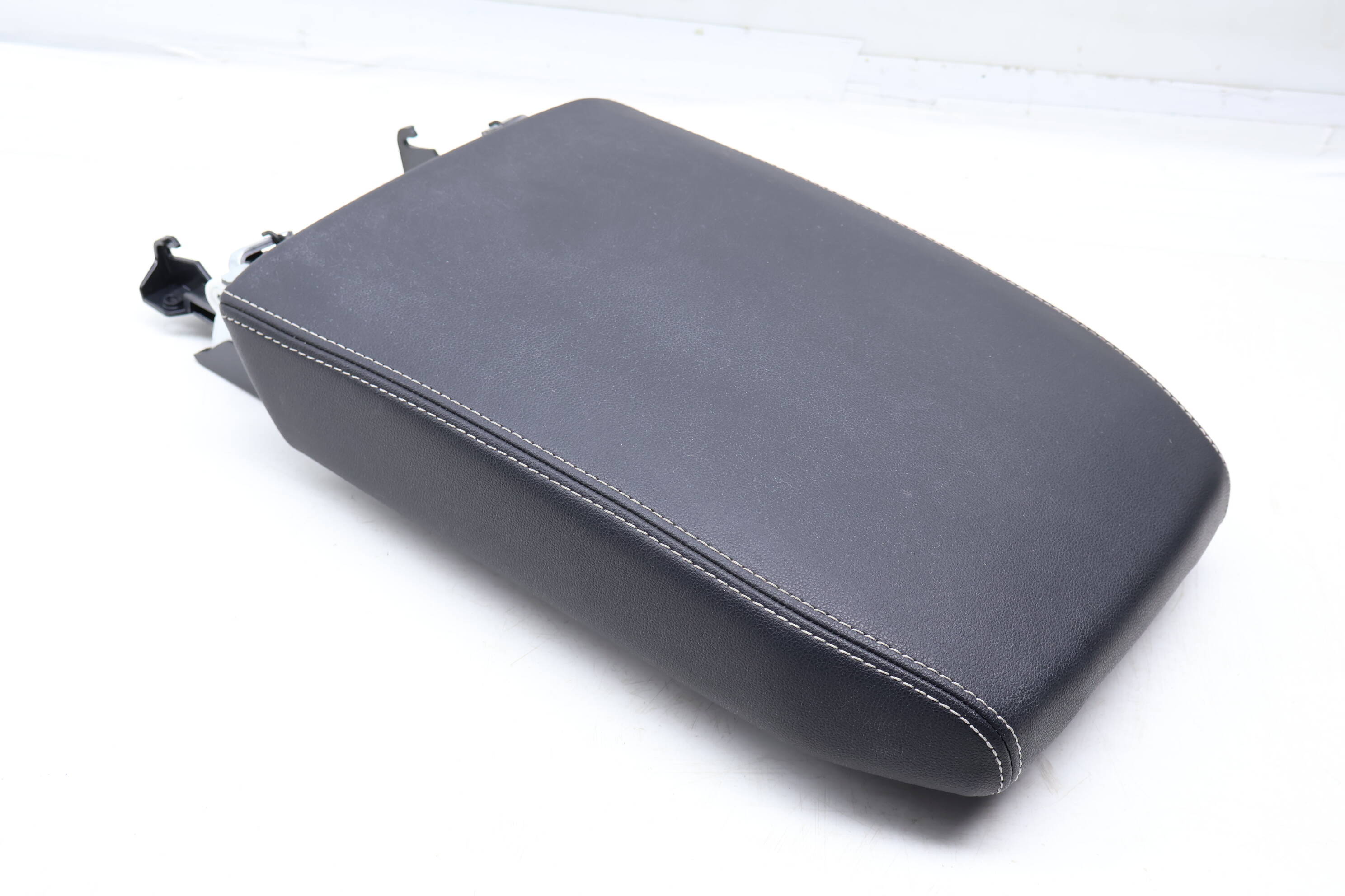 Center Armrest / Arm Rest 3CN864207A